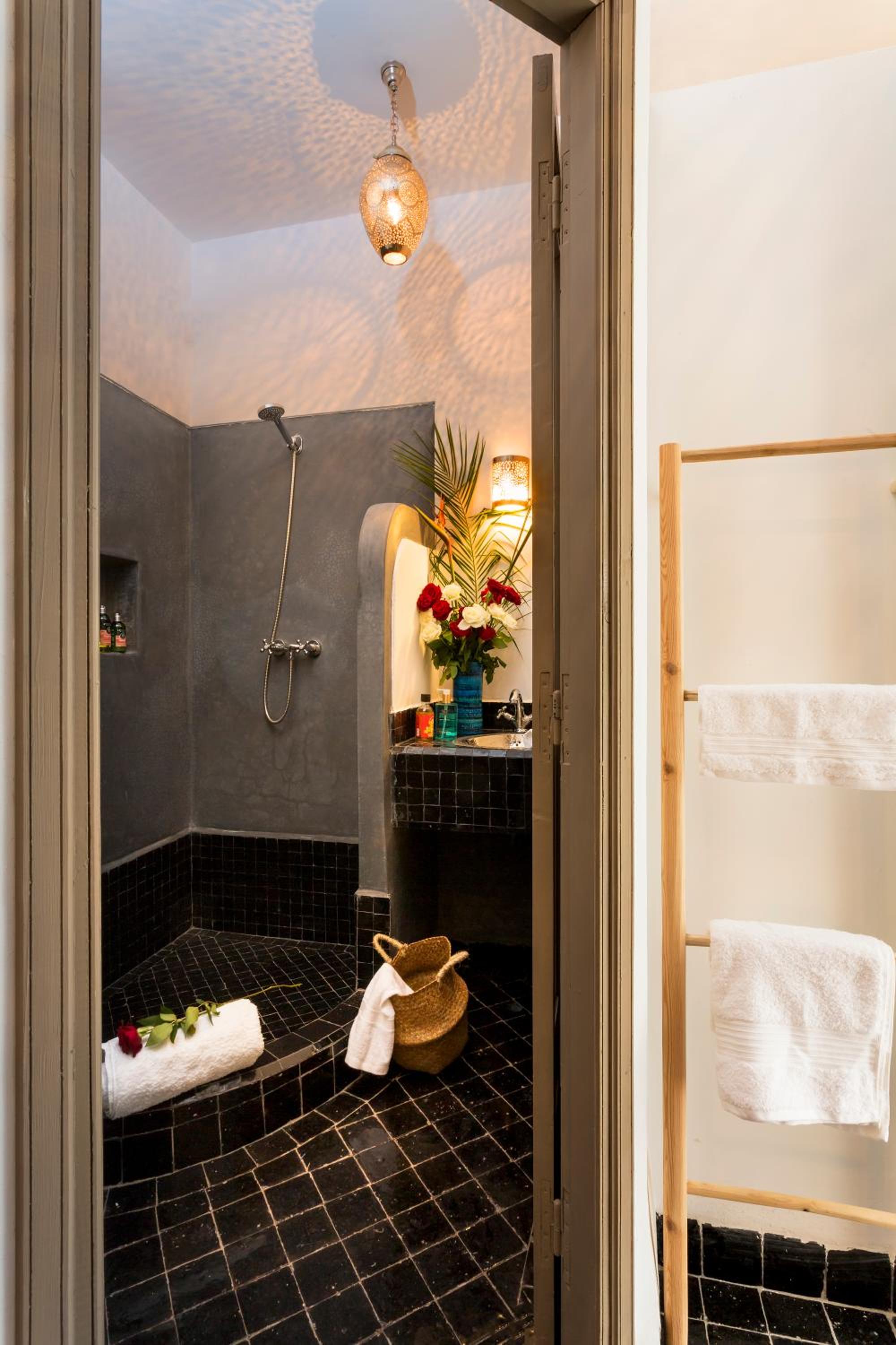 Deluxe Double Room with Shower photo 2
