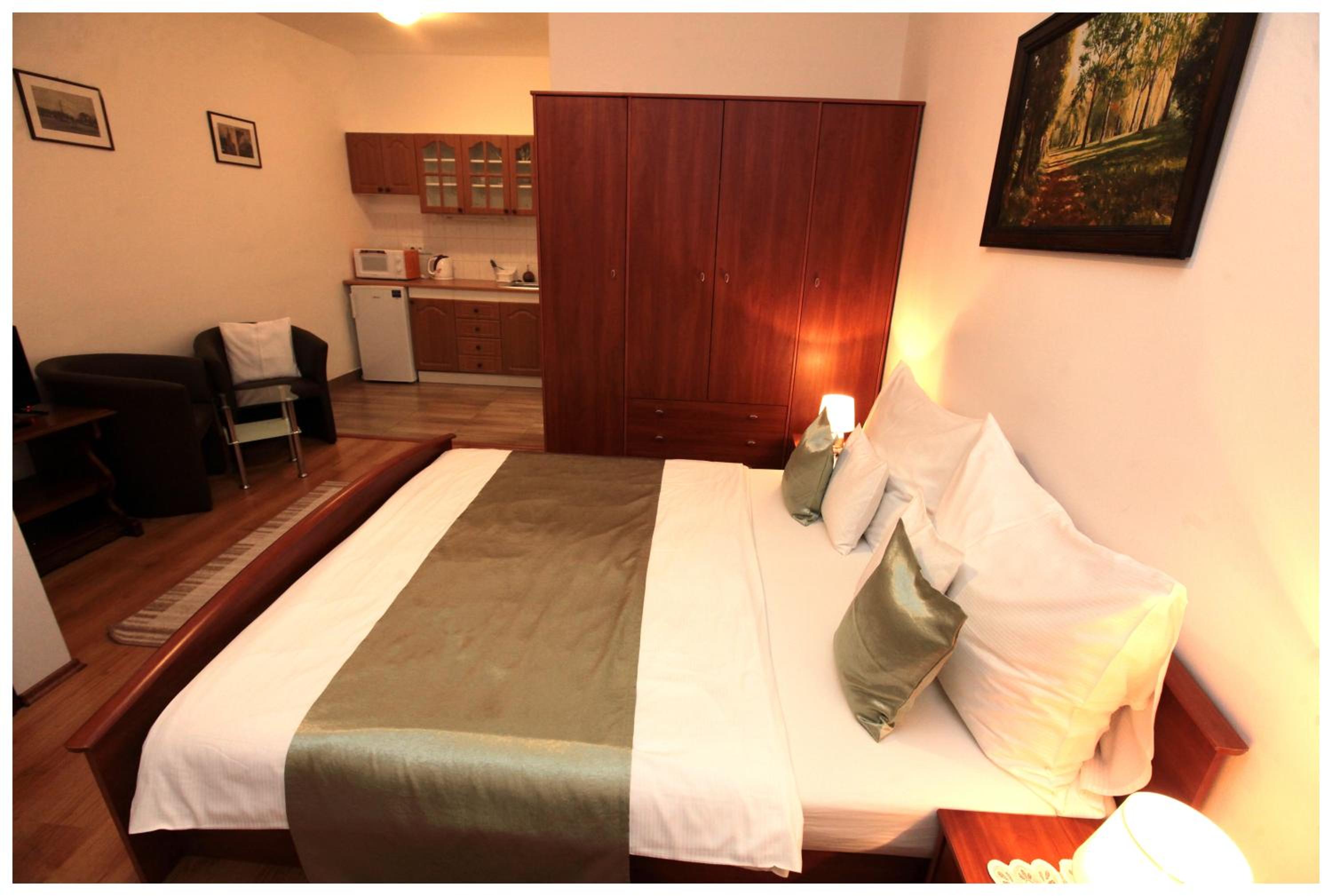 Budget Double Room photo 3