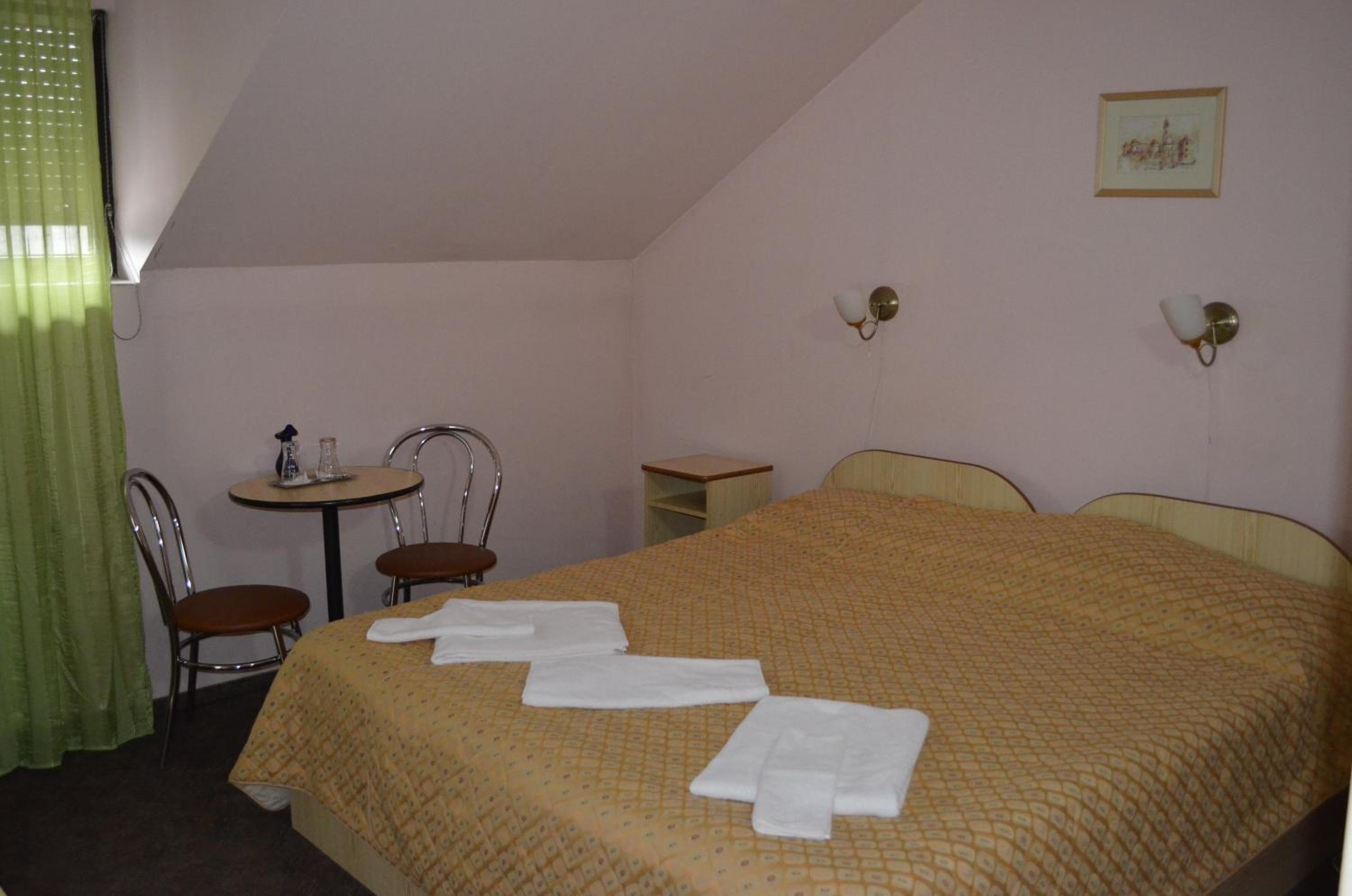 Double Room - Photo 4