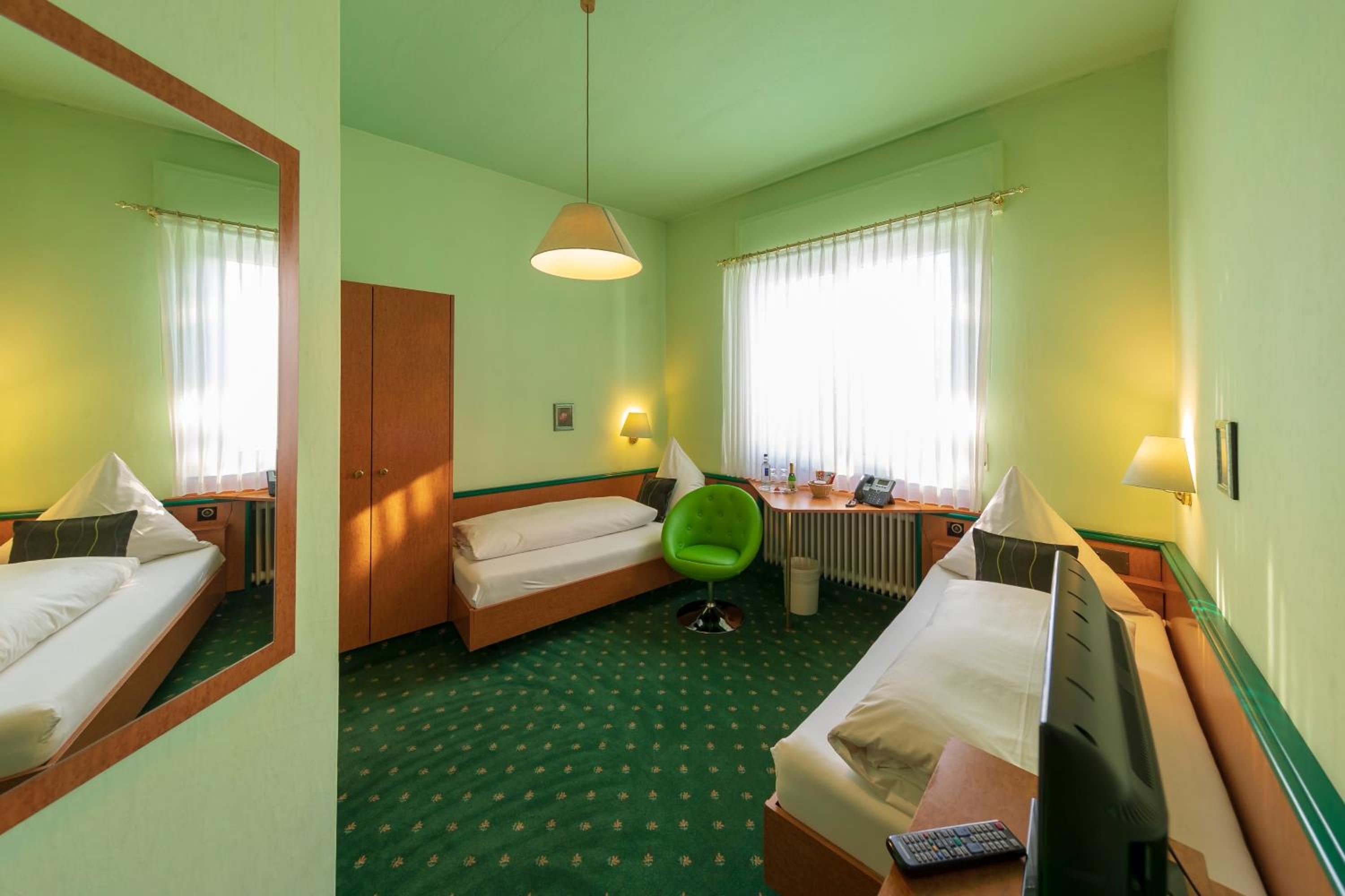 Twin Room - Photo 2