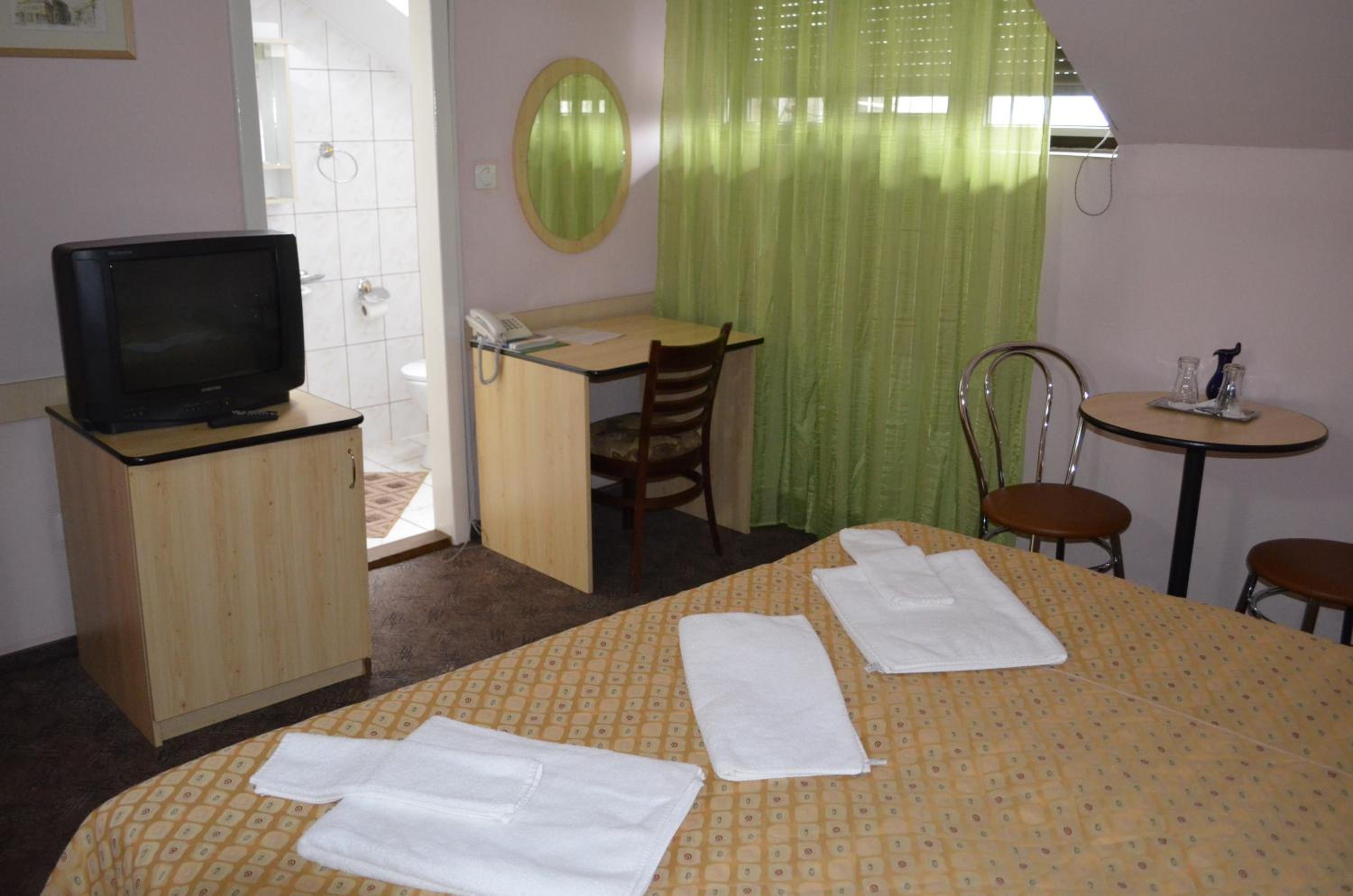 Double Room - Photo 1