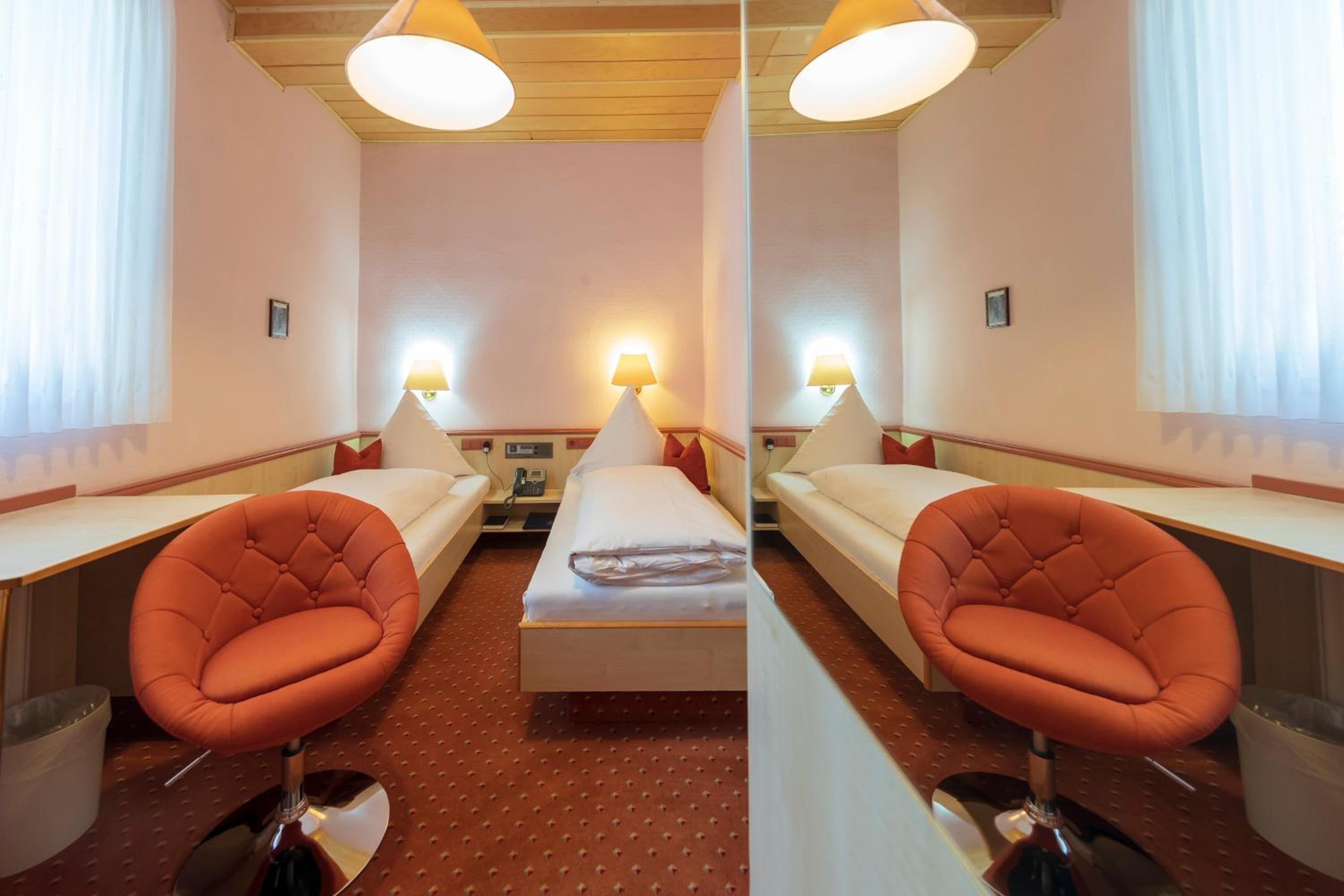 Twin Room - Photo 3