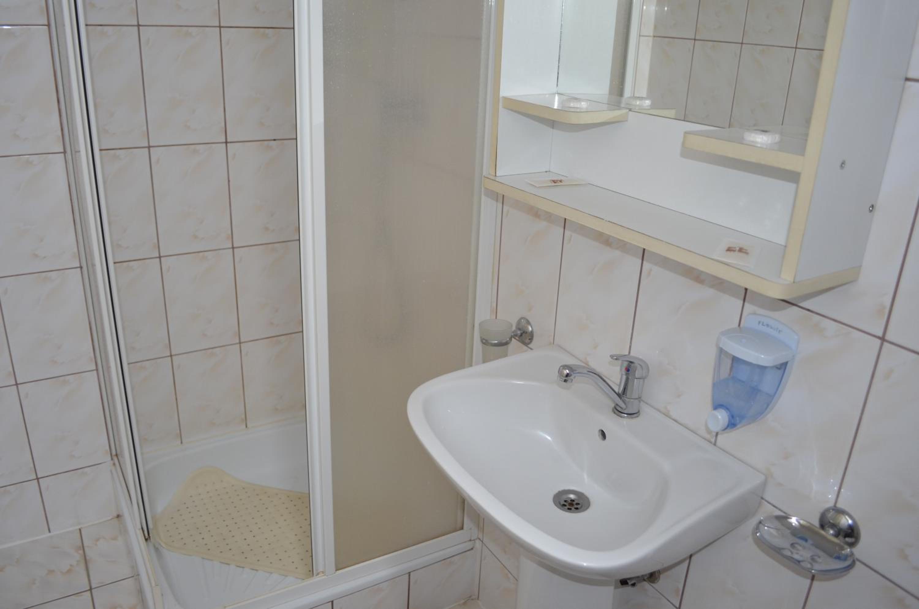 Double Room - Photo 5