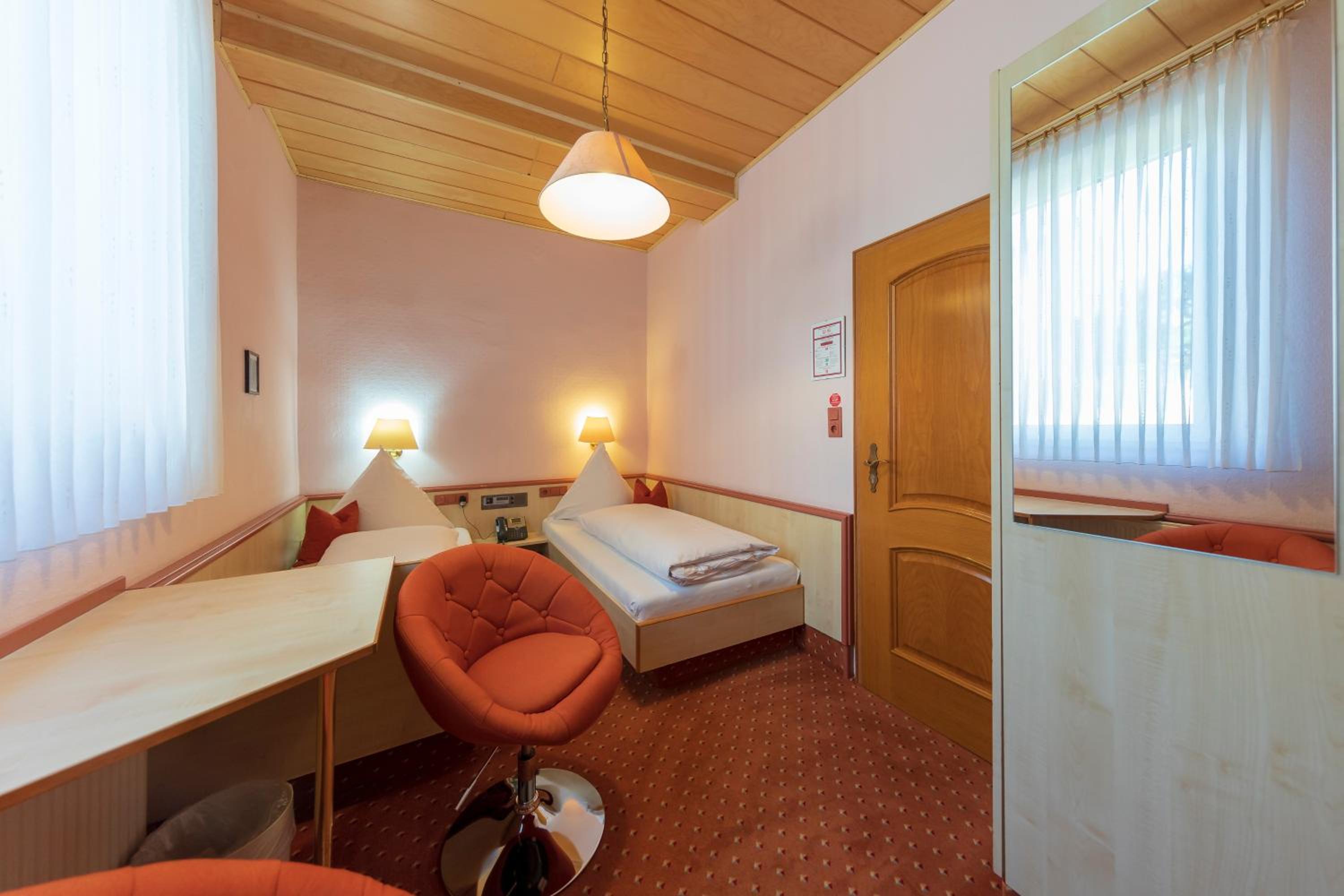 Twin Room - Photo 1