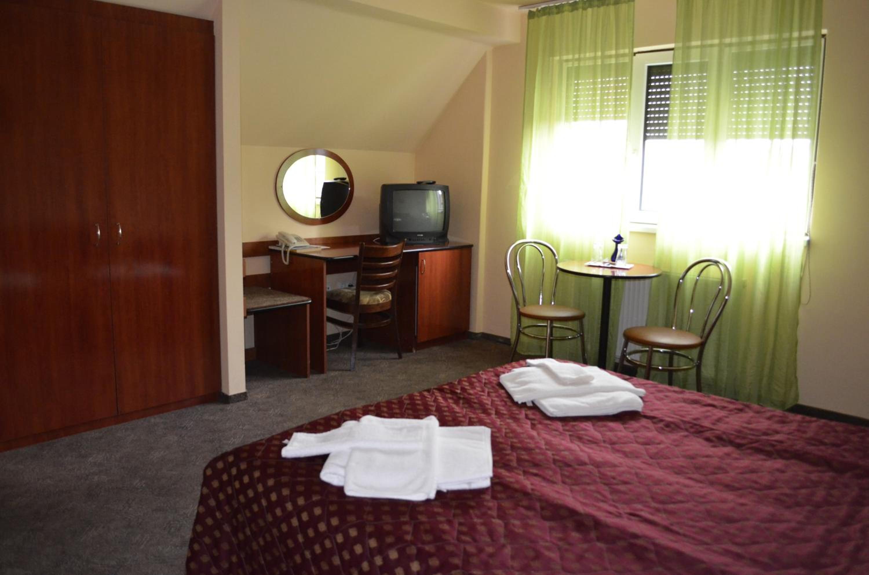 Double Room - Photo 2