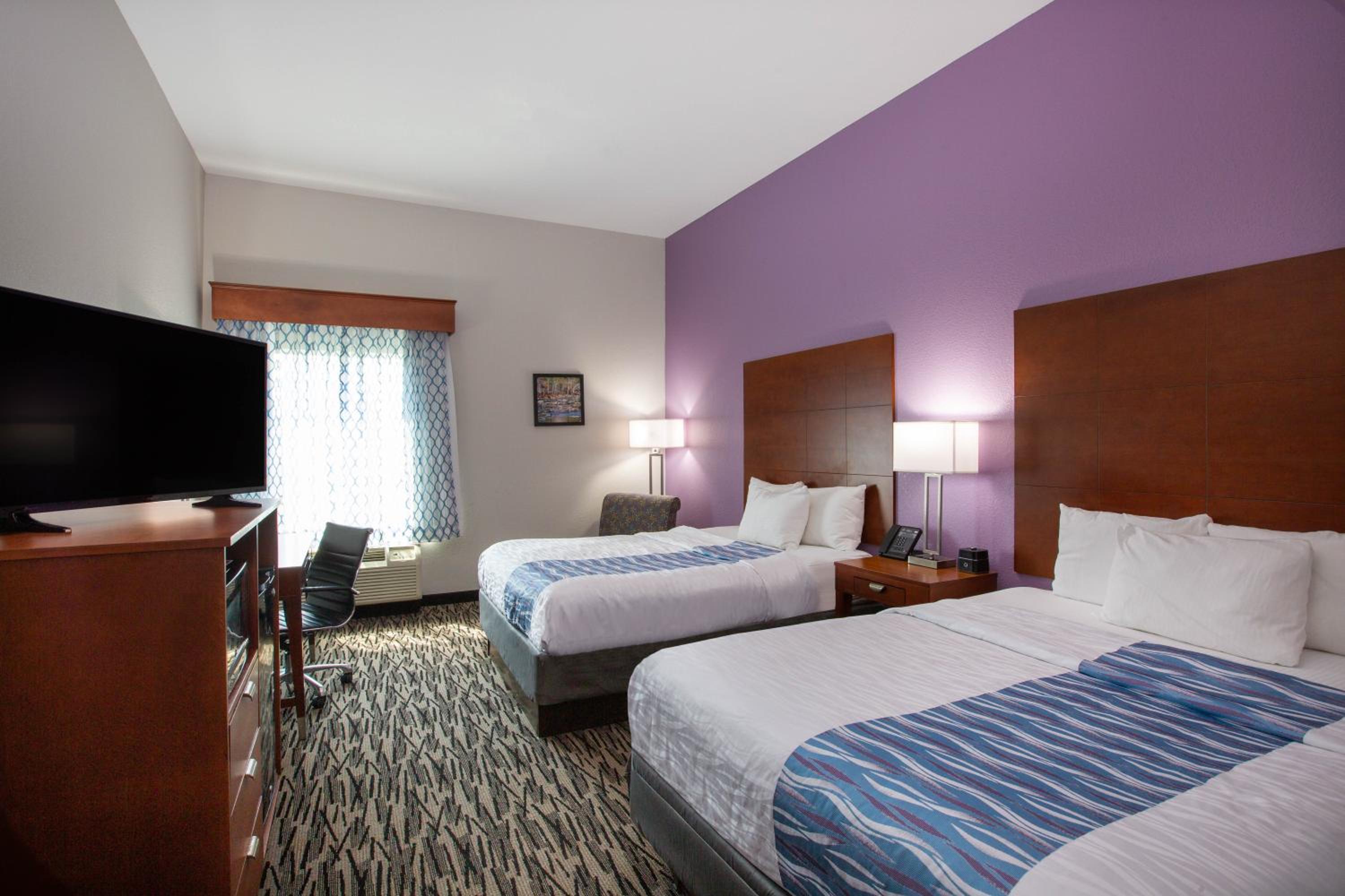 Deluxe Queen Room with Two Queen Beds - Photo 3