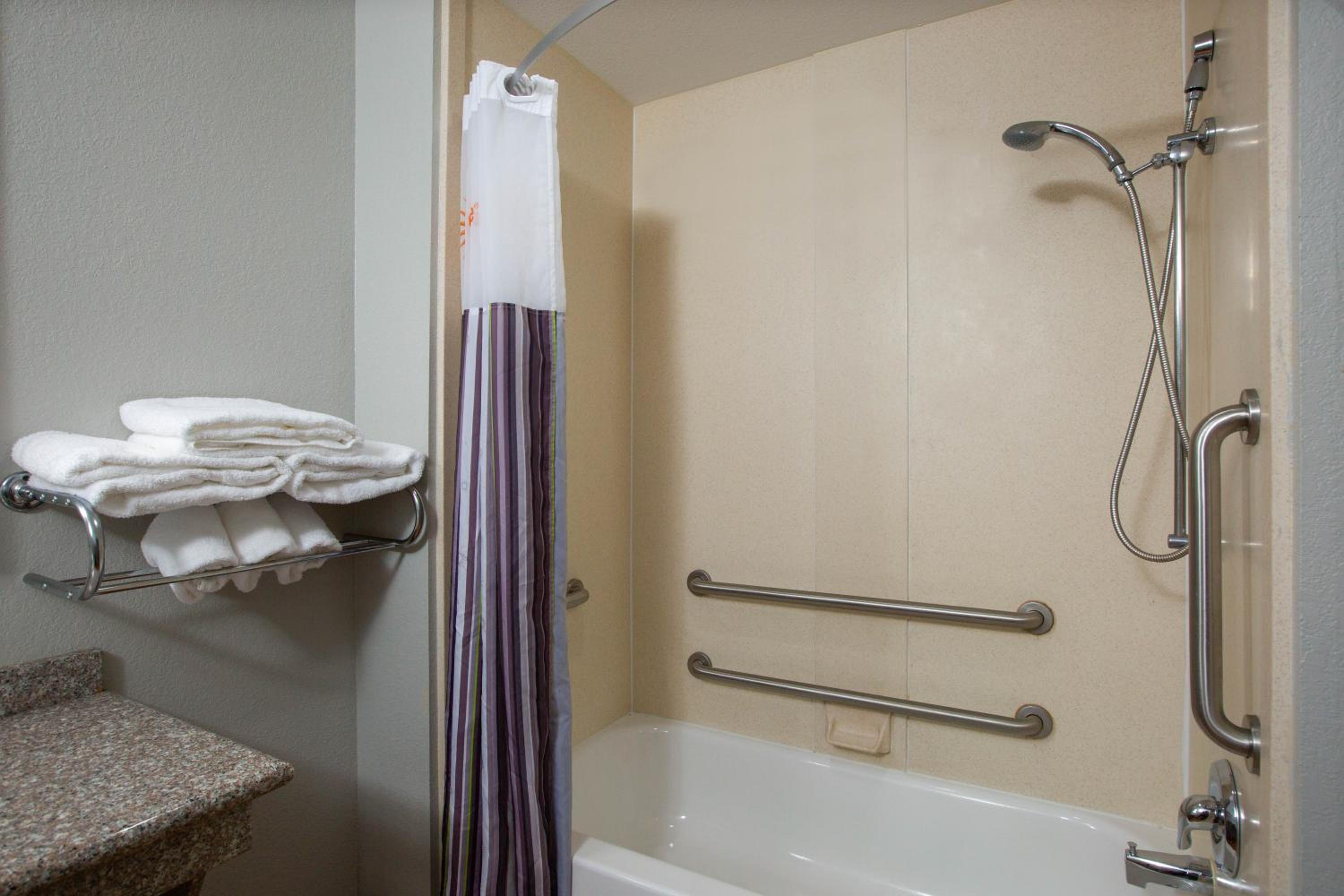 King Room - Disability Access - Photo 3
