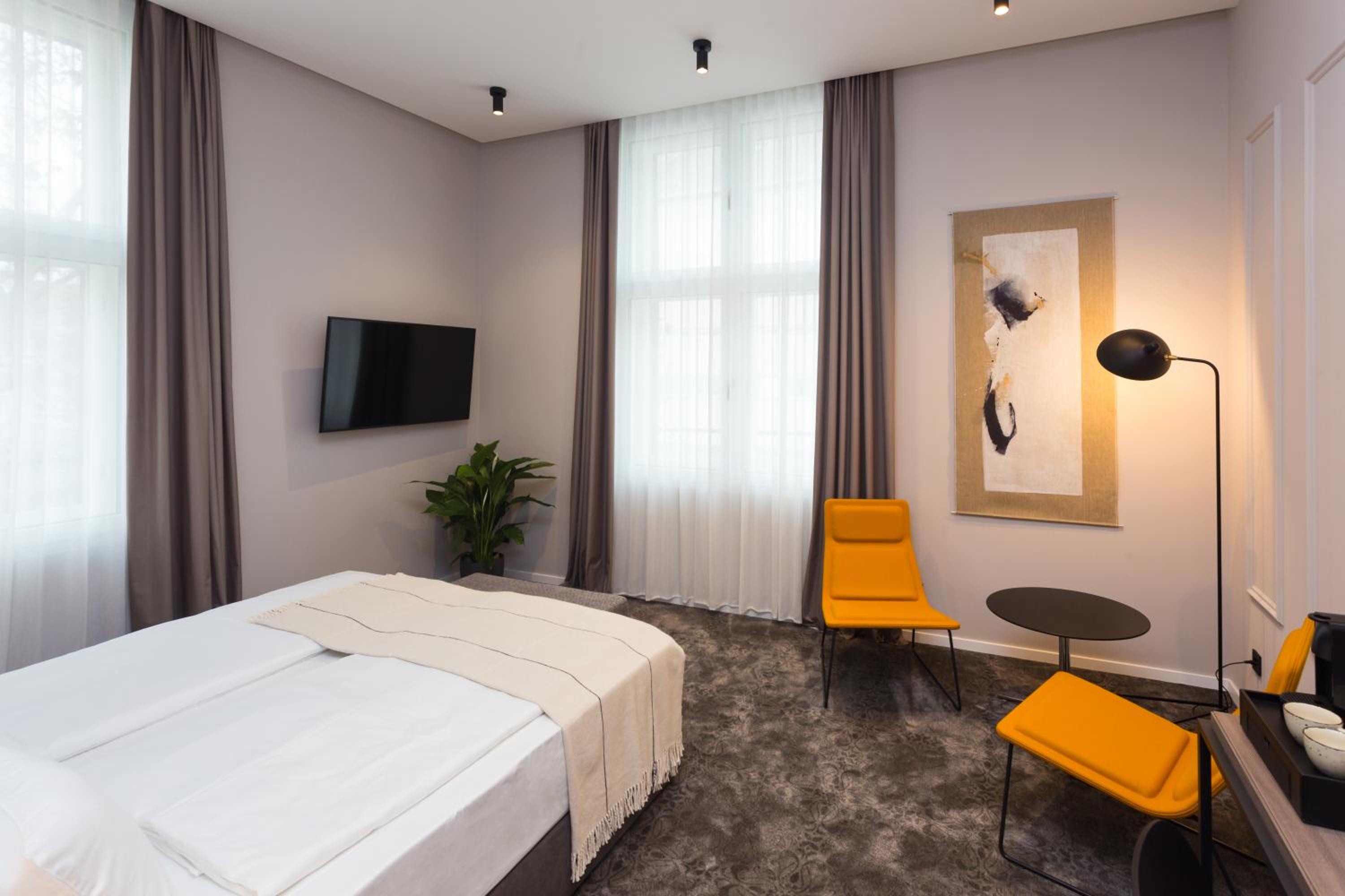 Superior King Room - Photo 17