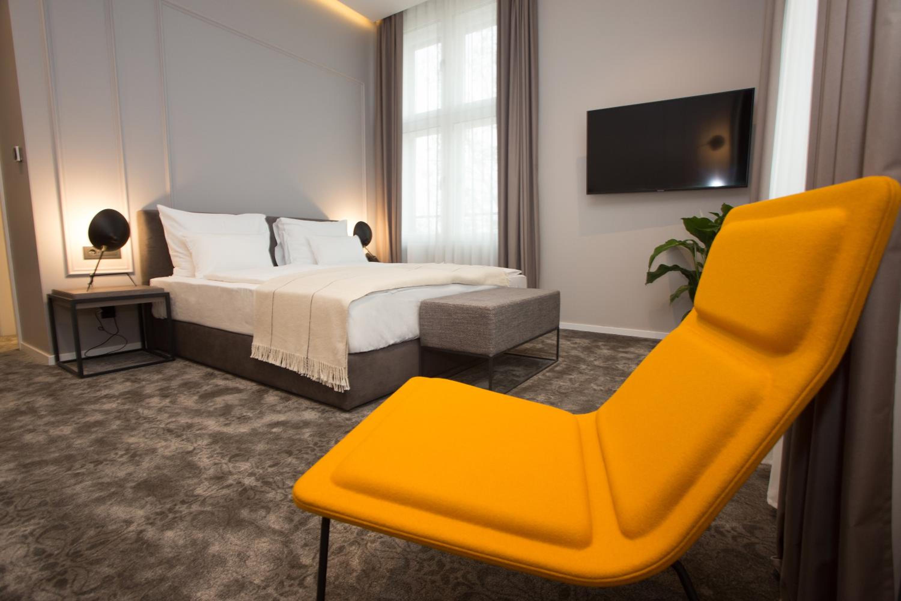 Superior King Room - Photo 2