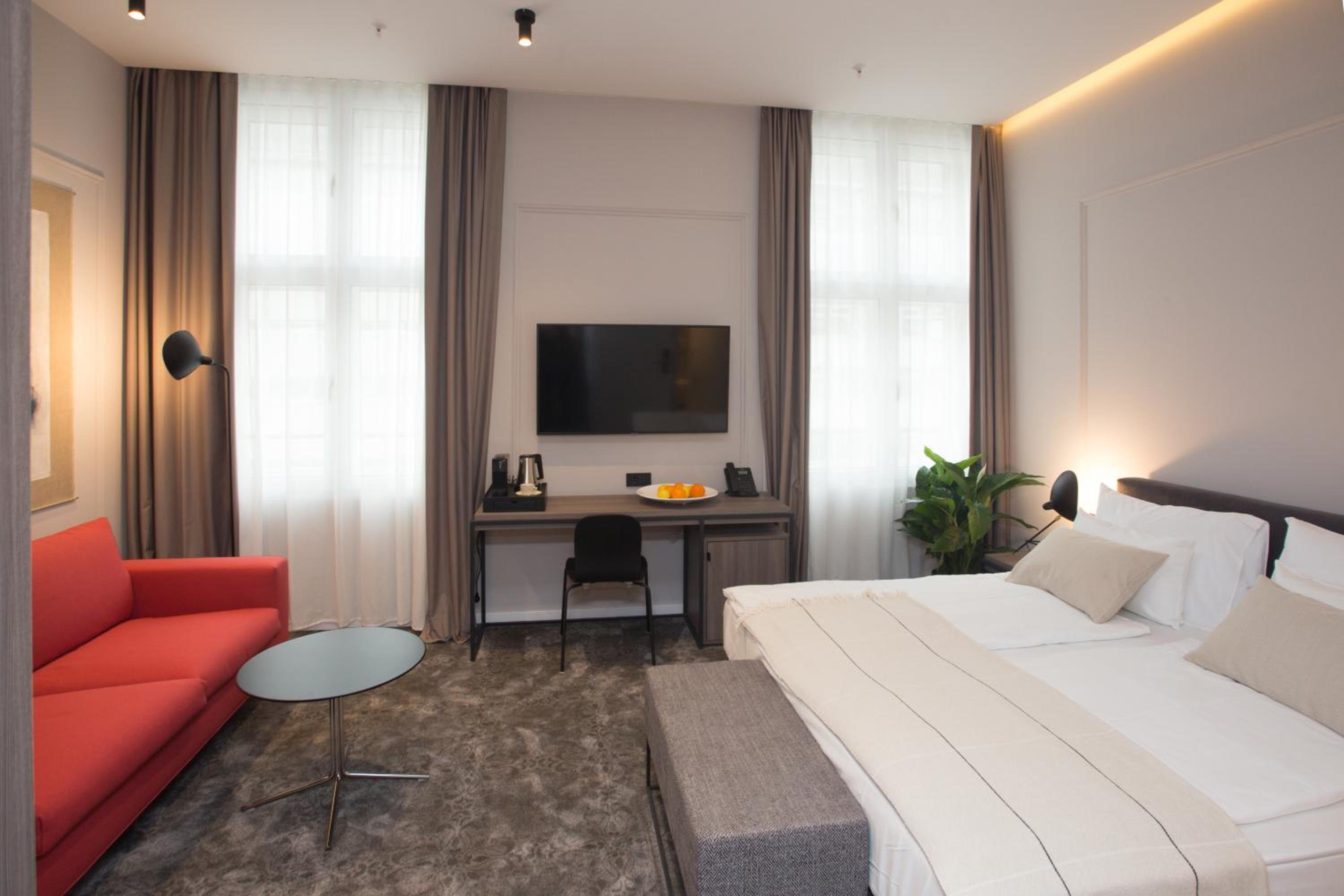 Superior King Room - Photo 5