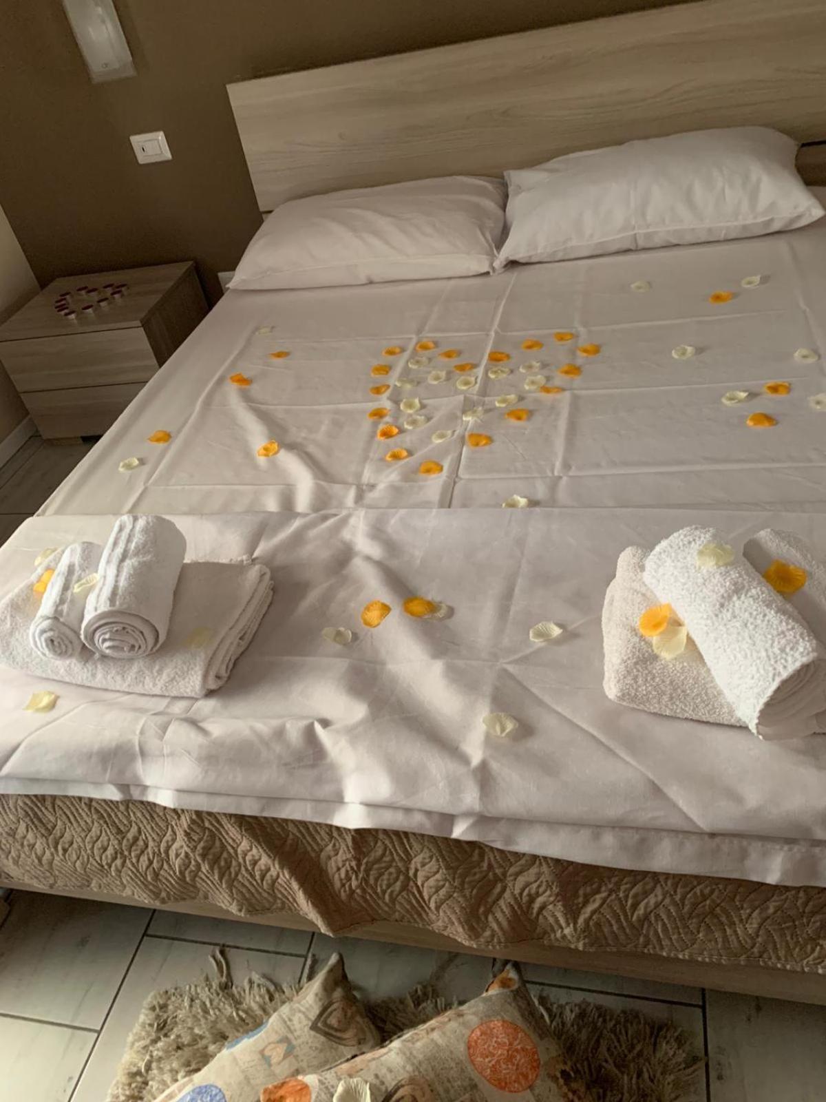 Double Room - Photo 11