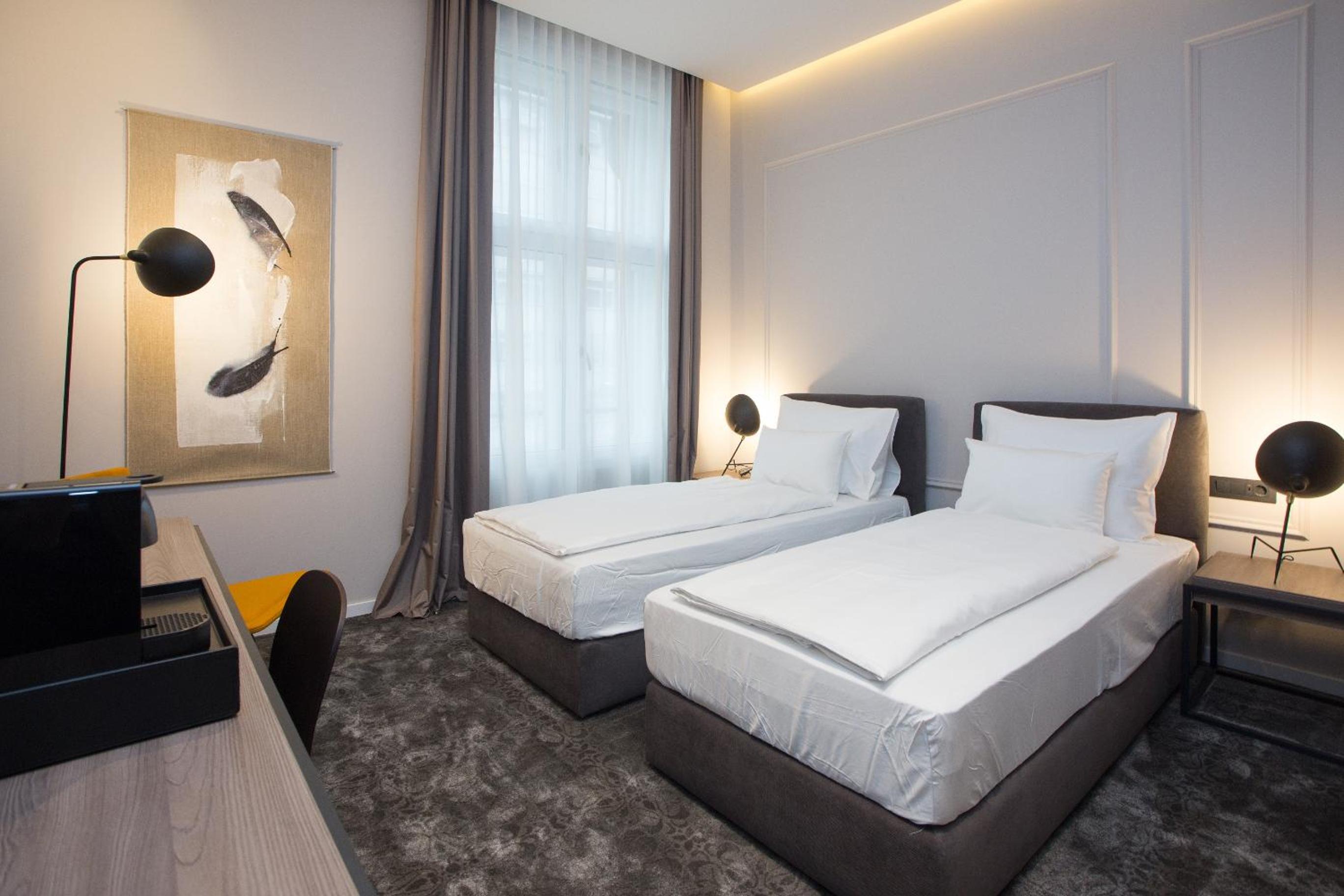 Standard Twin Room - Photo 5