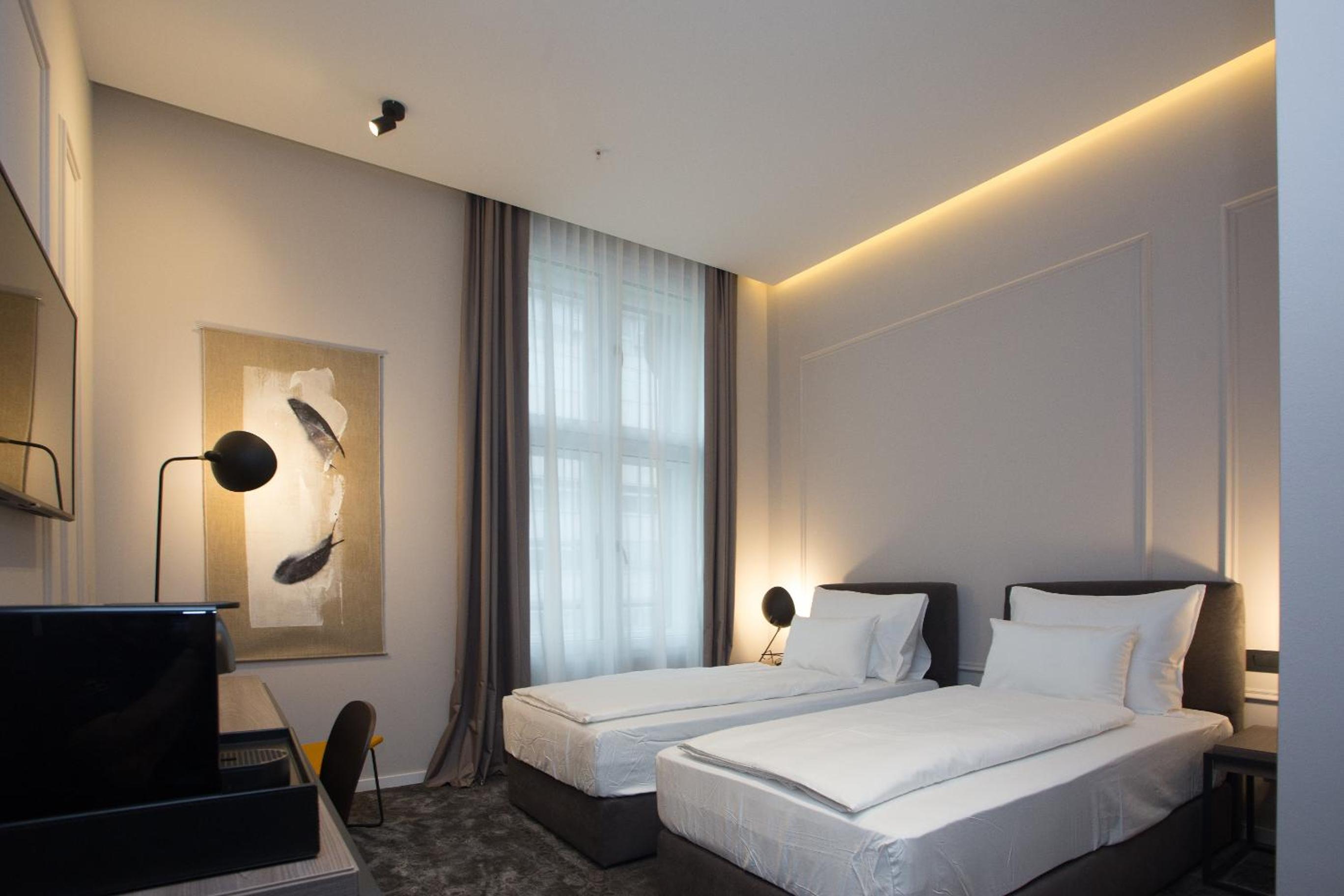 Standard Twin Room - Photo 4