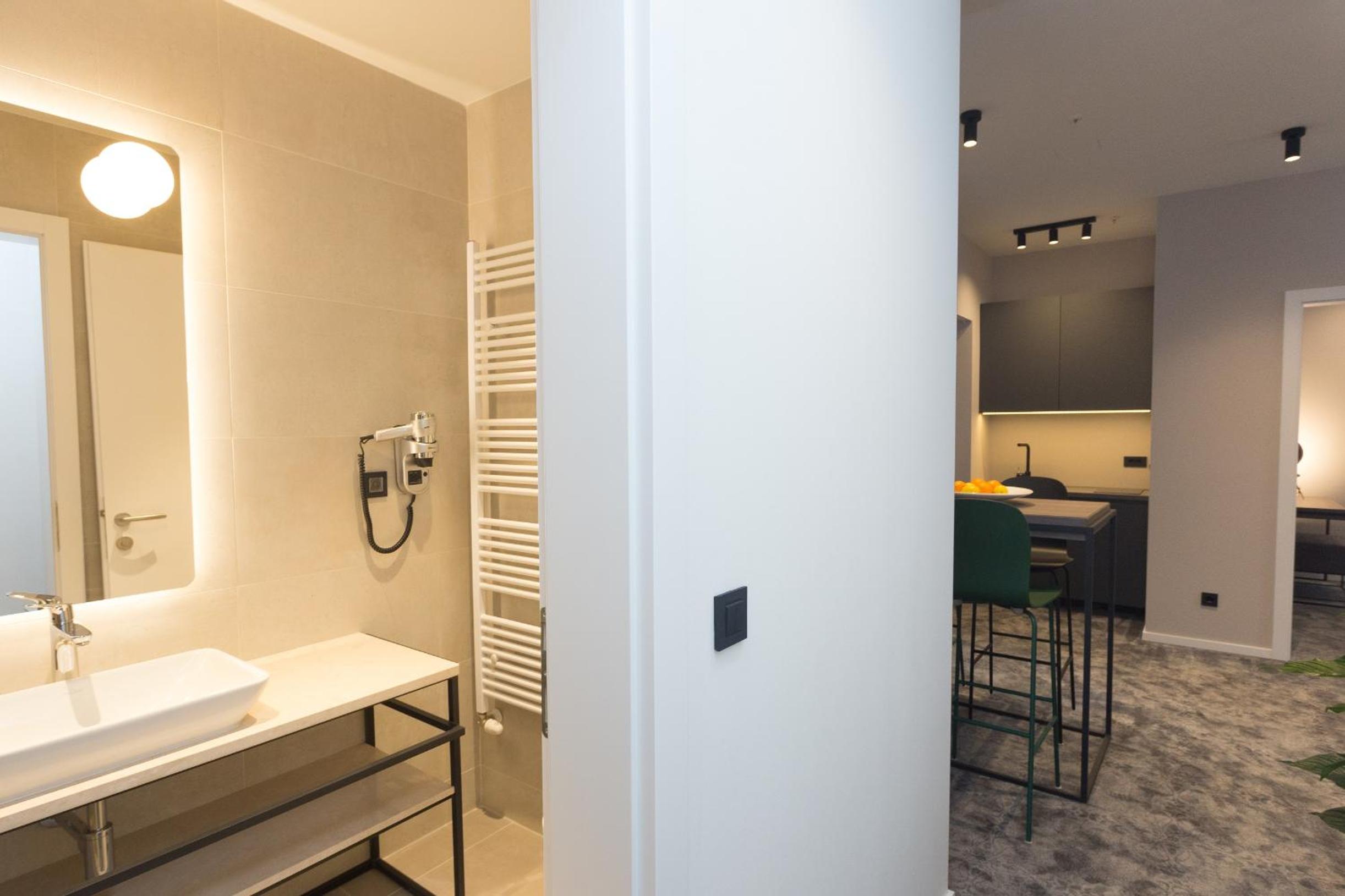 One-Bedroom Suite - Photo 3