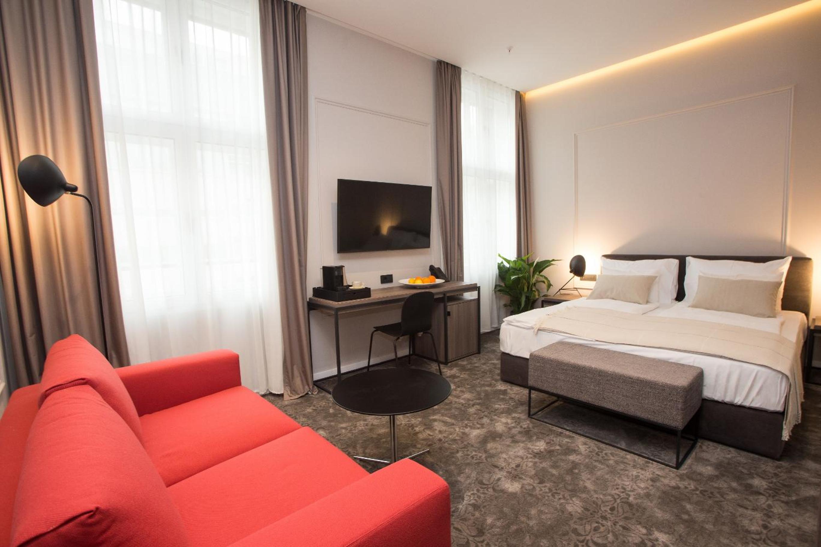 Superior King Room - Photo 11