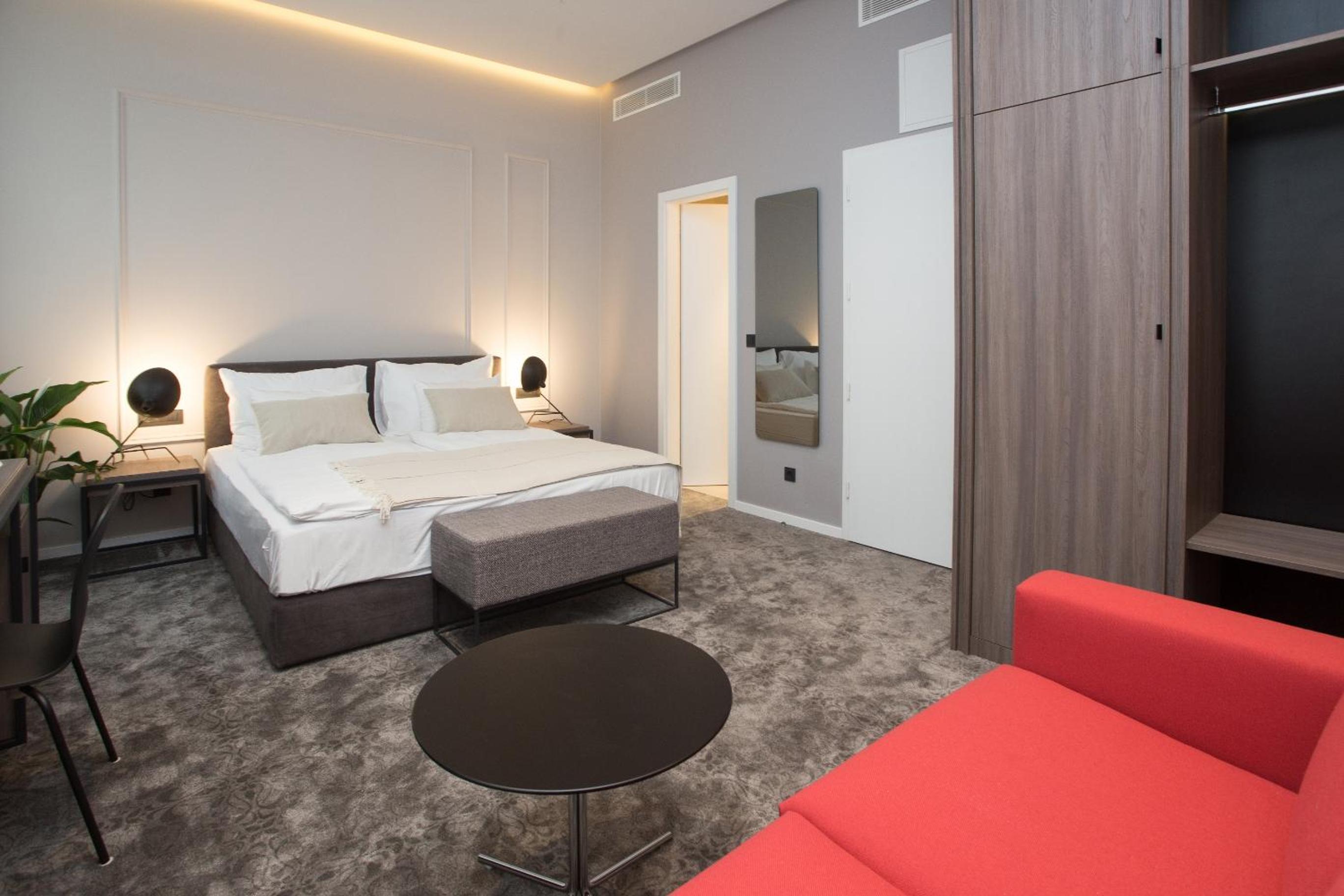 Superior King Room - Photo 10