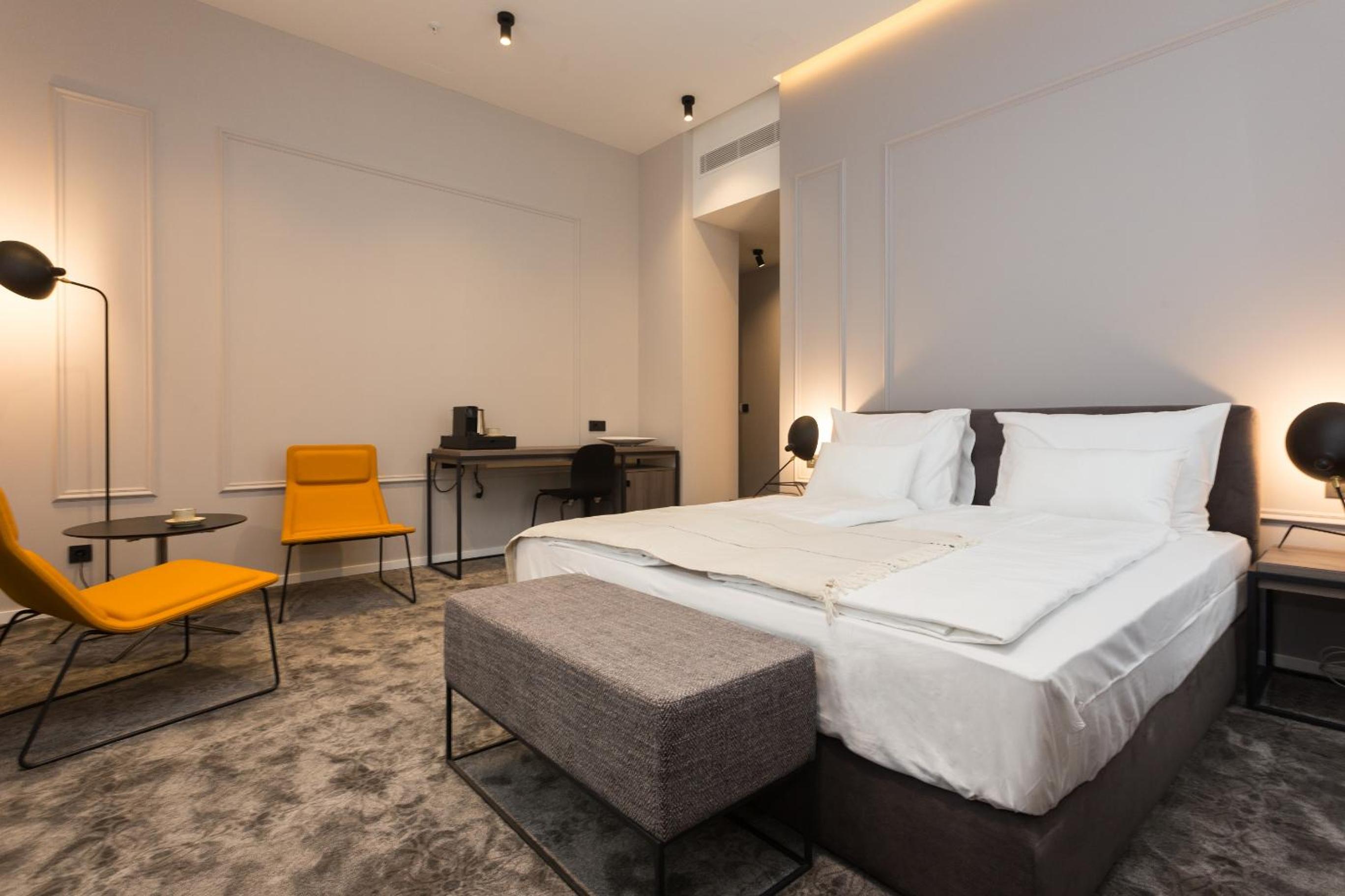 Superior King Room - Photo 9