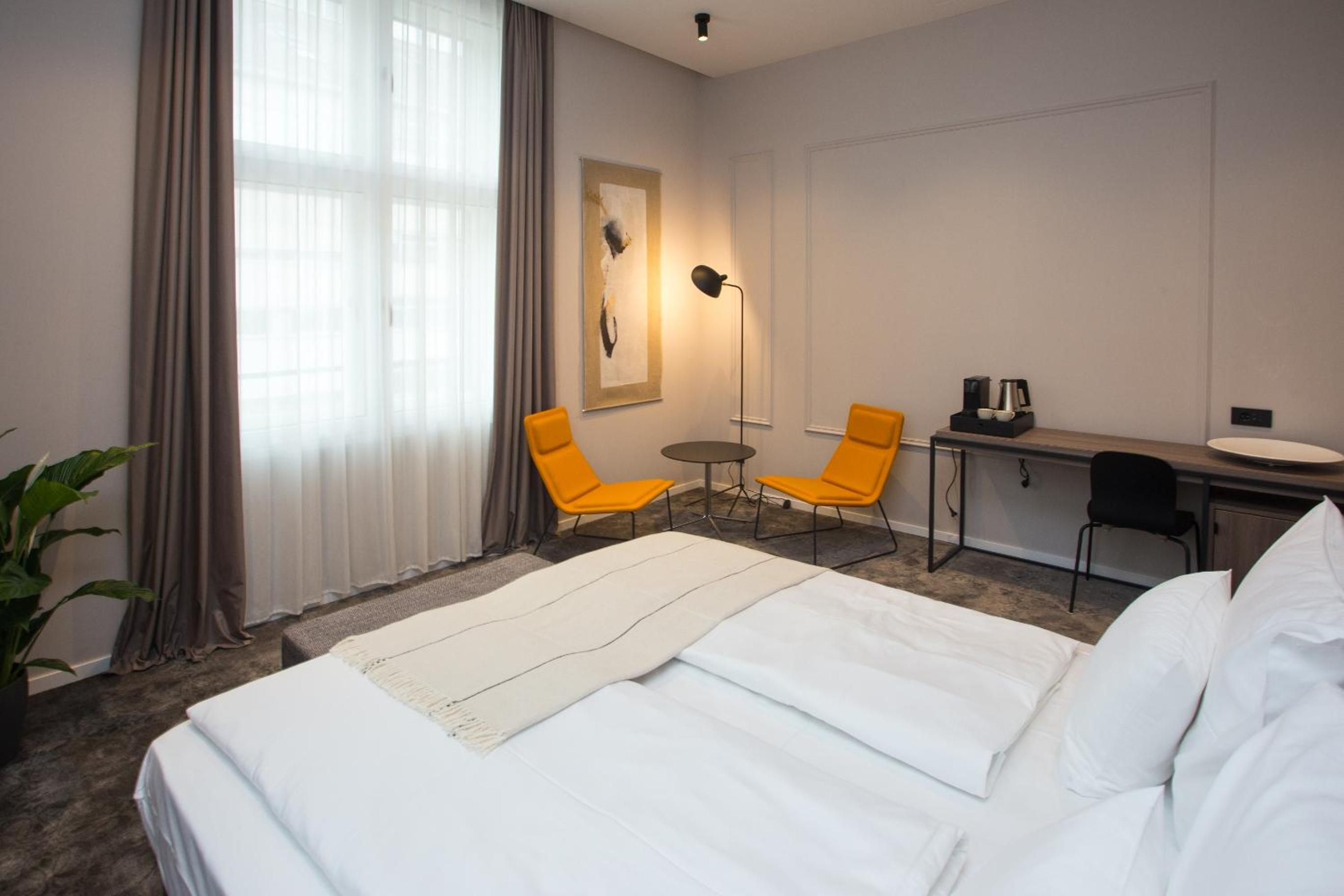 Superior King Room - Photo 8