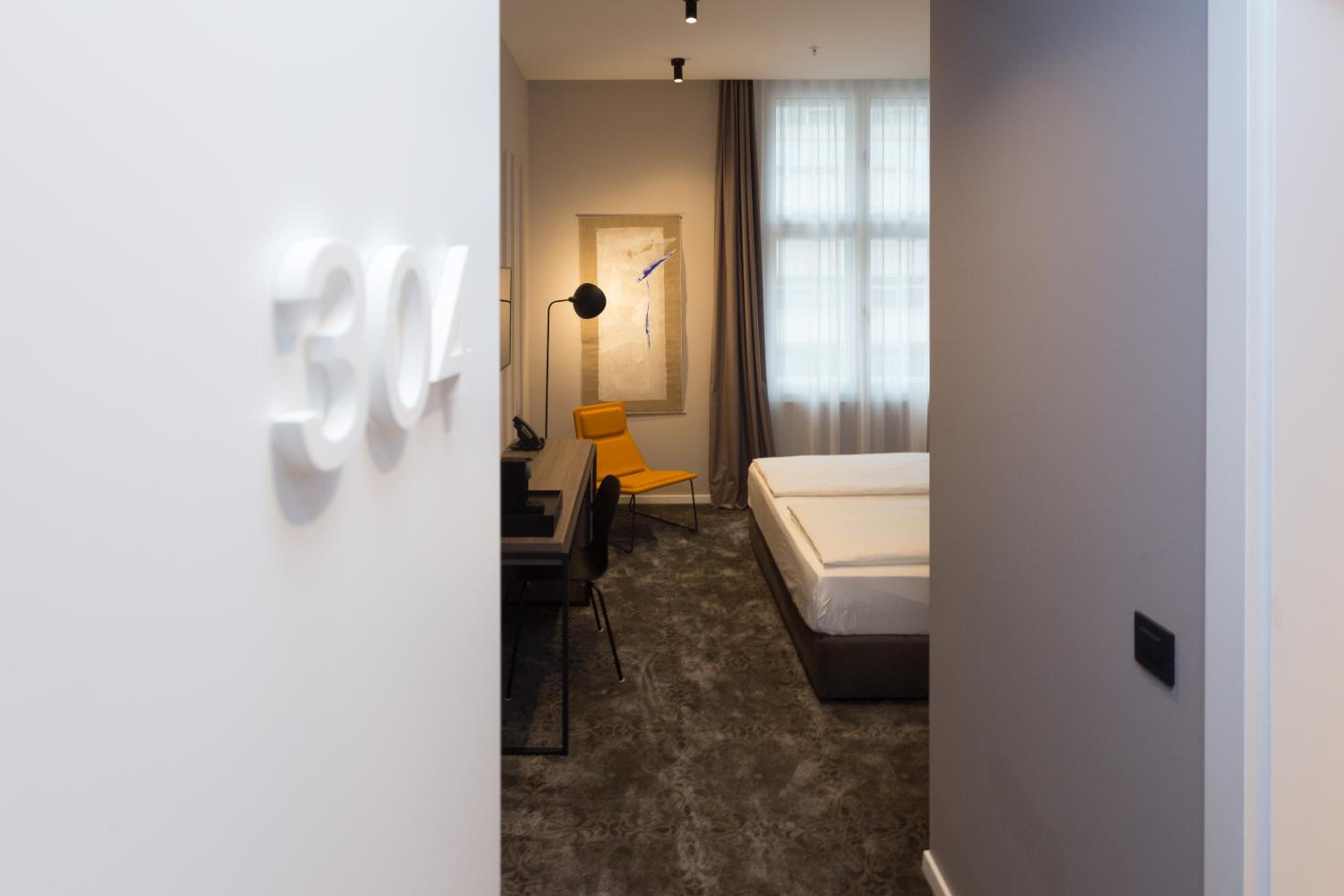Standard King Room - Photo 1