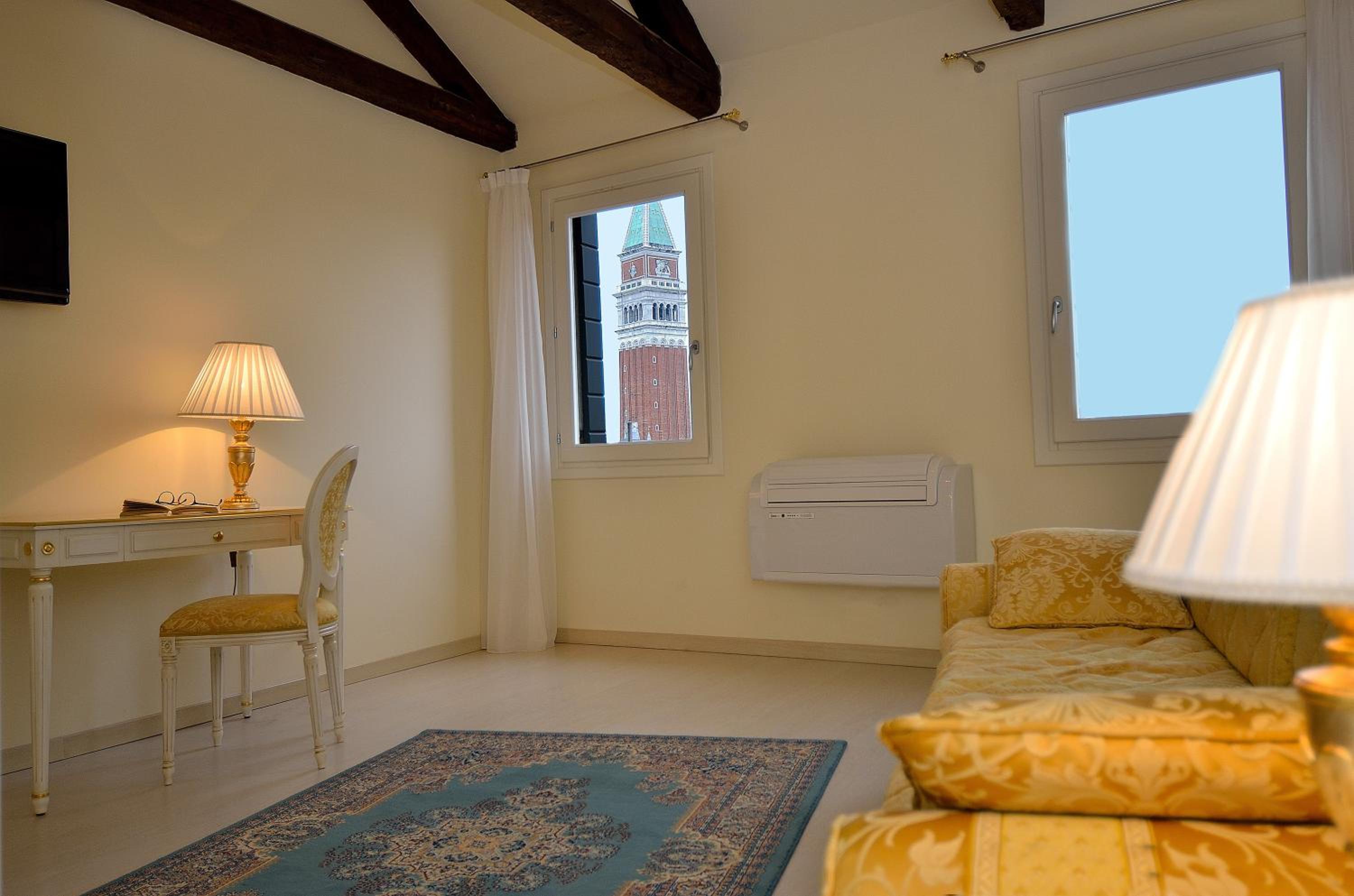 One-Bedroom Apartment with View photo 1