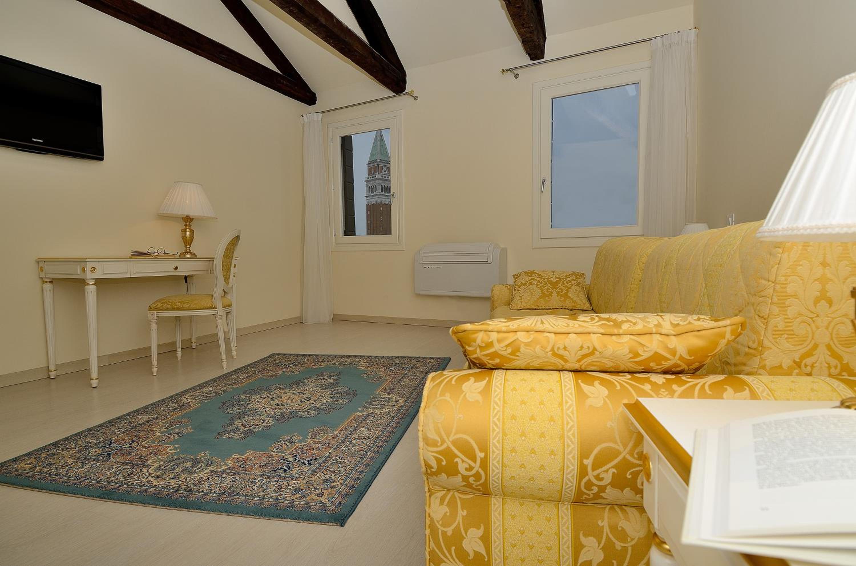 One-Bedroom Apartment with View photo 2