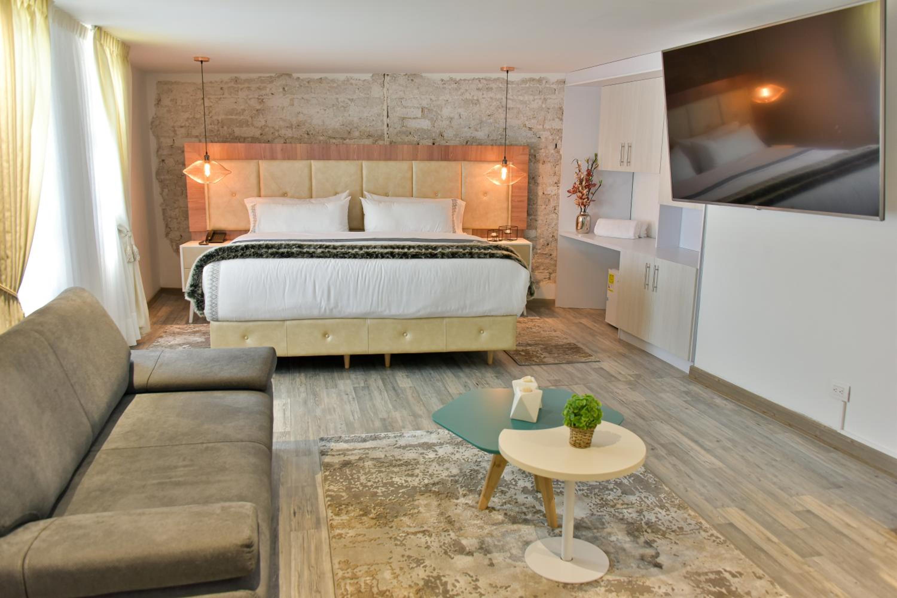 Deluxe Suite