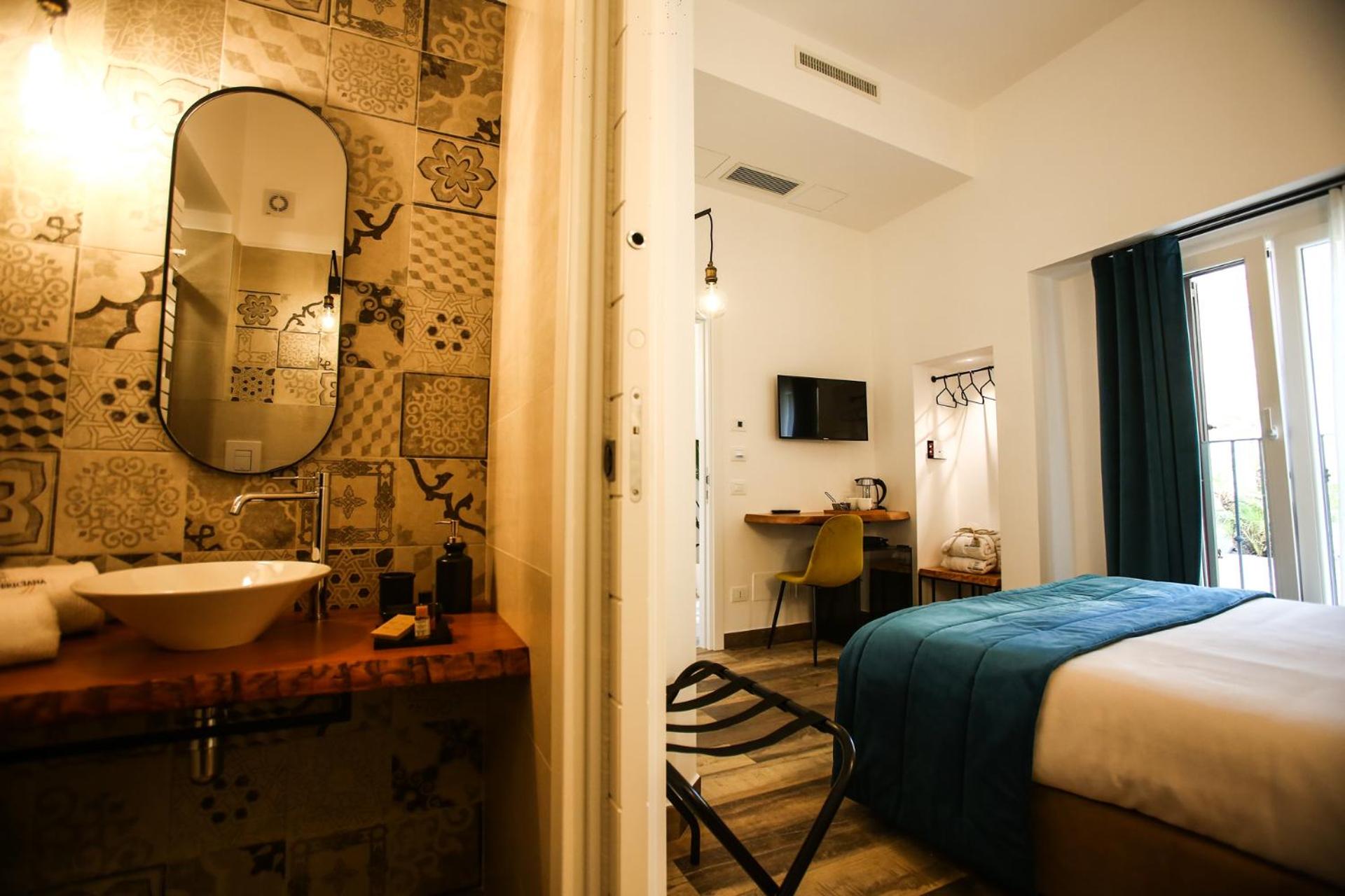 Deluxe Room - Photo 4
