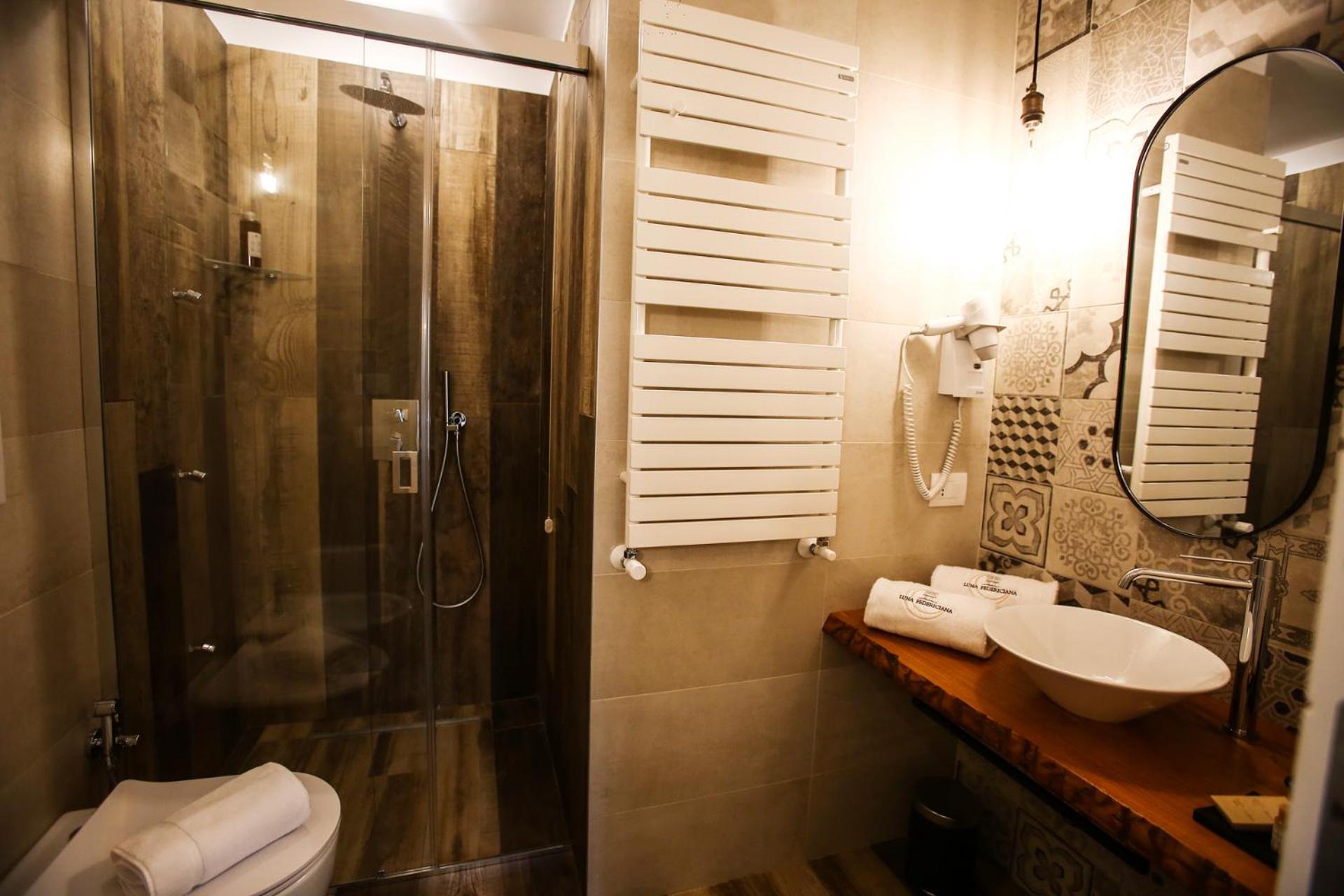 Deluxe Room - Photo 6