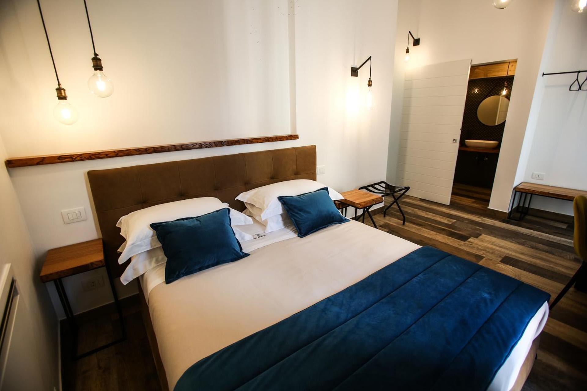 Deluxe Double Room with Balcony - Photo 3
