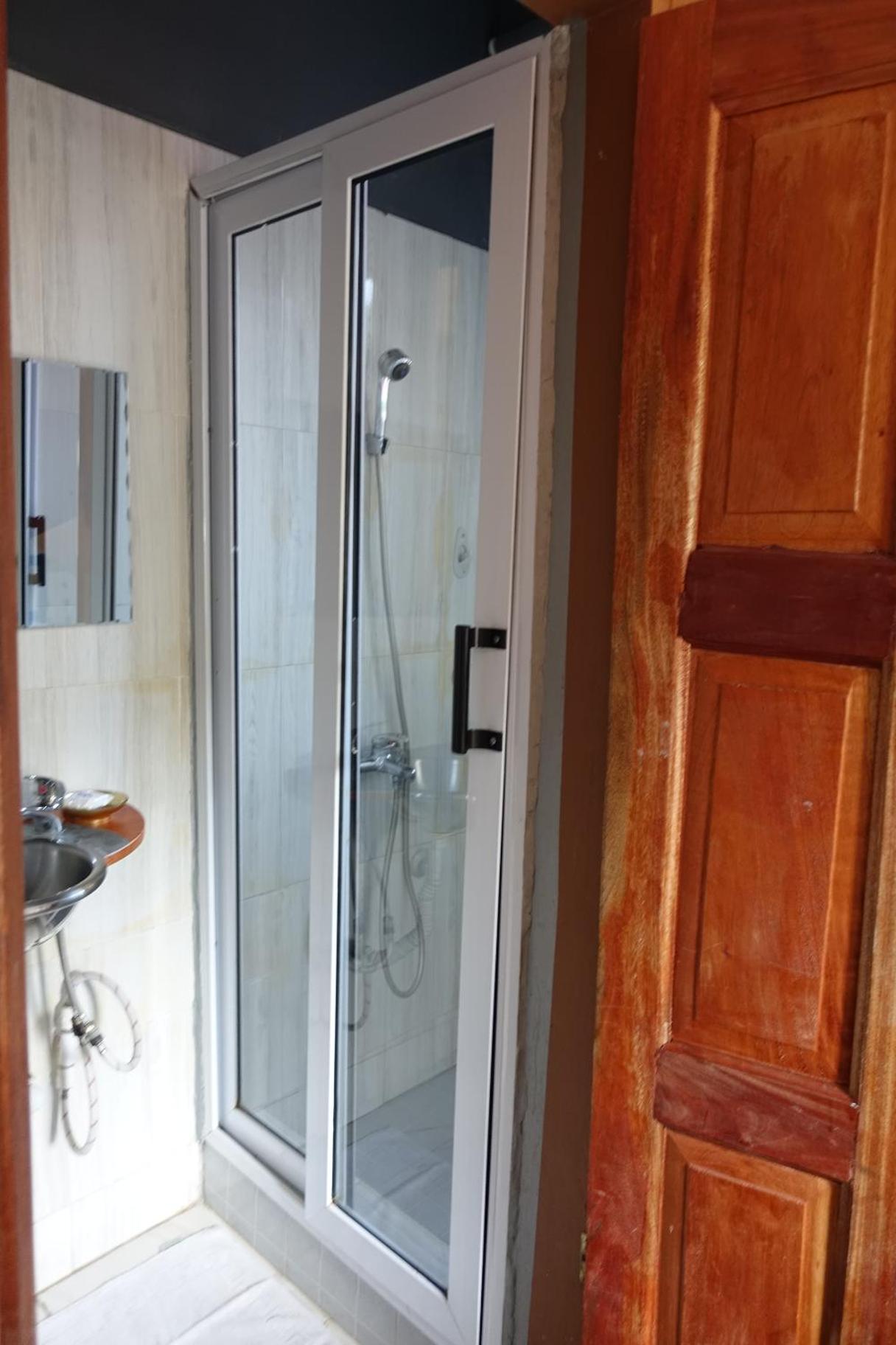 Double or Twin Room with Private Bathroom photo 3