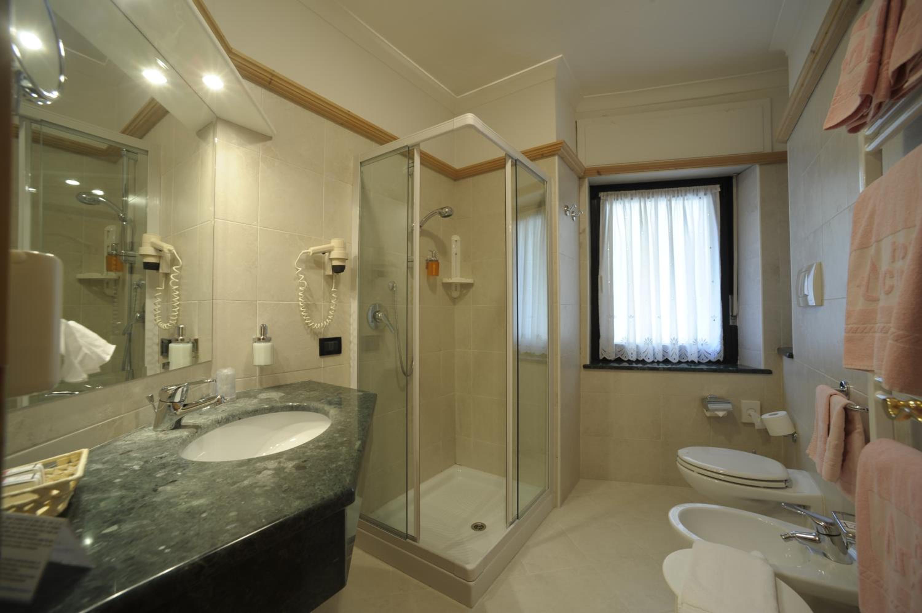 Classic Double or Twin Room - Photo 6
