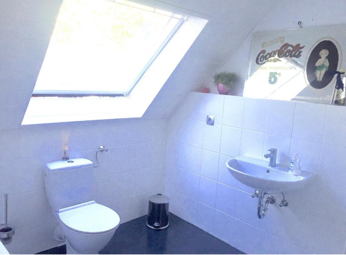 Single Room with Shared Bathroom photo 2