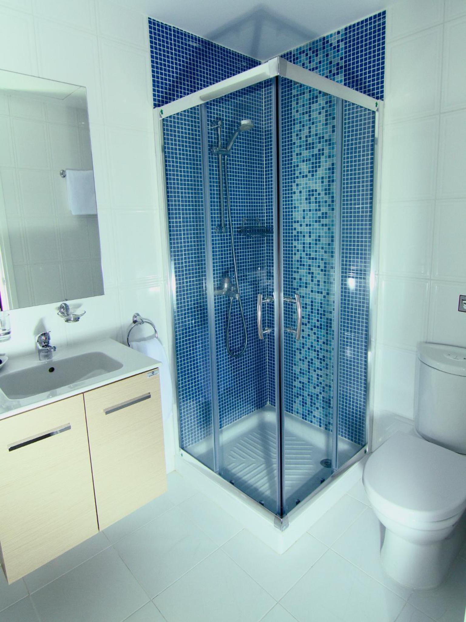 Double or Twin Room with Balcony and City View photo 2