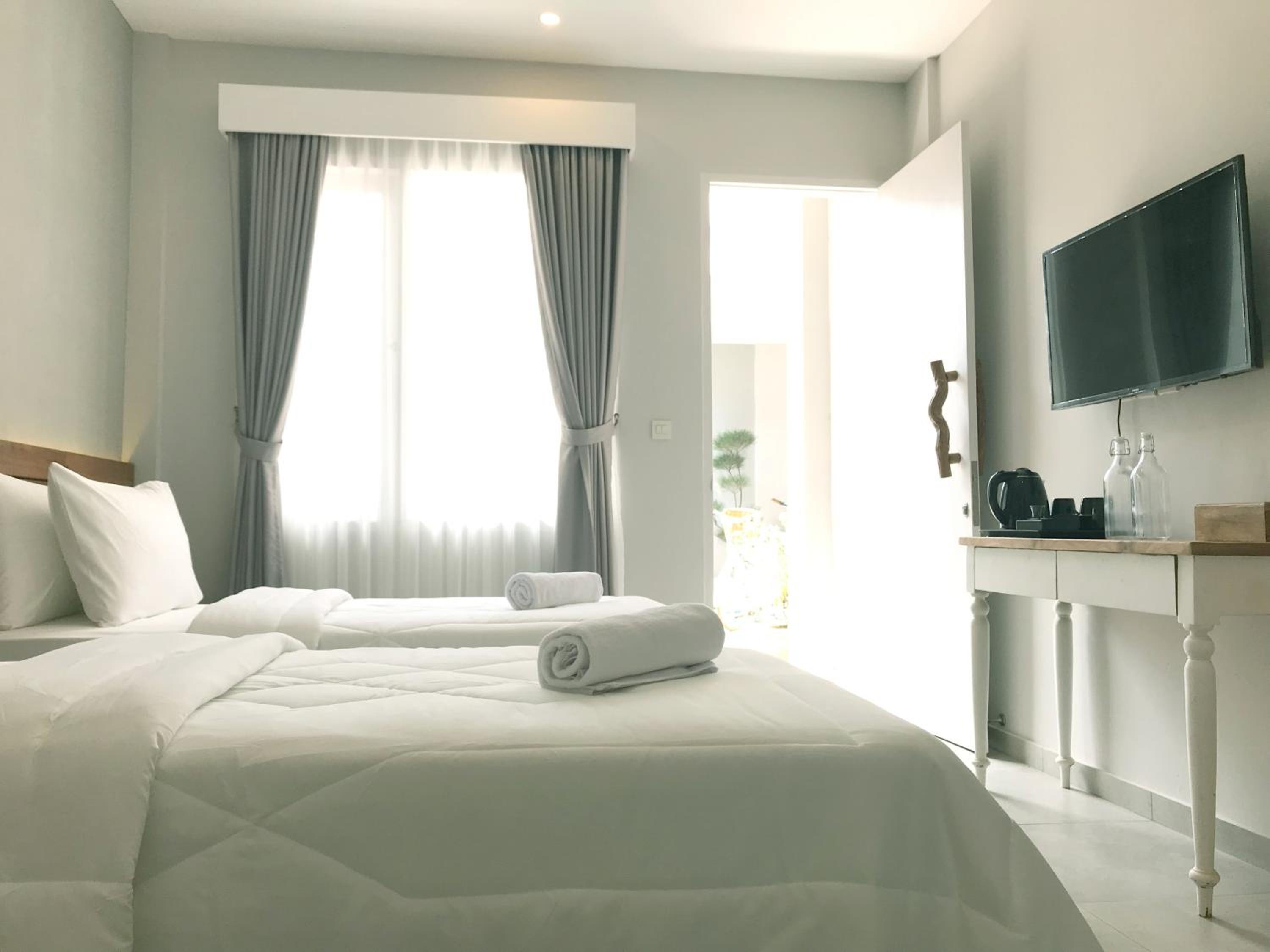 Deluxe Double or Twin Room with Pool Access - Photo 1