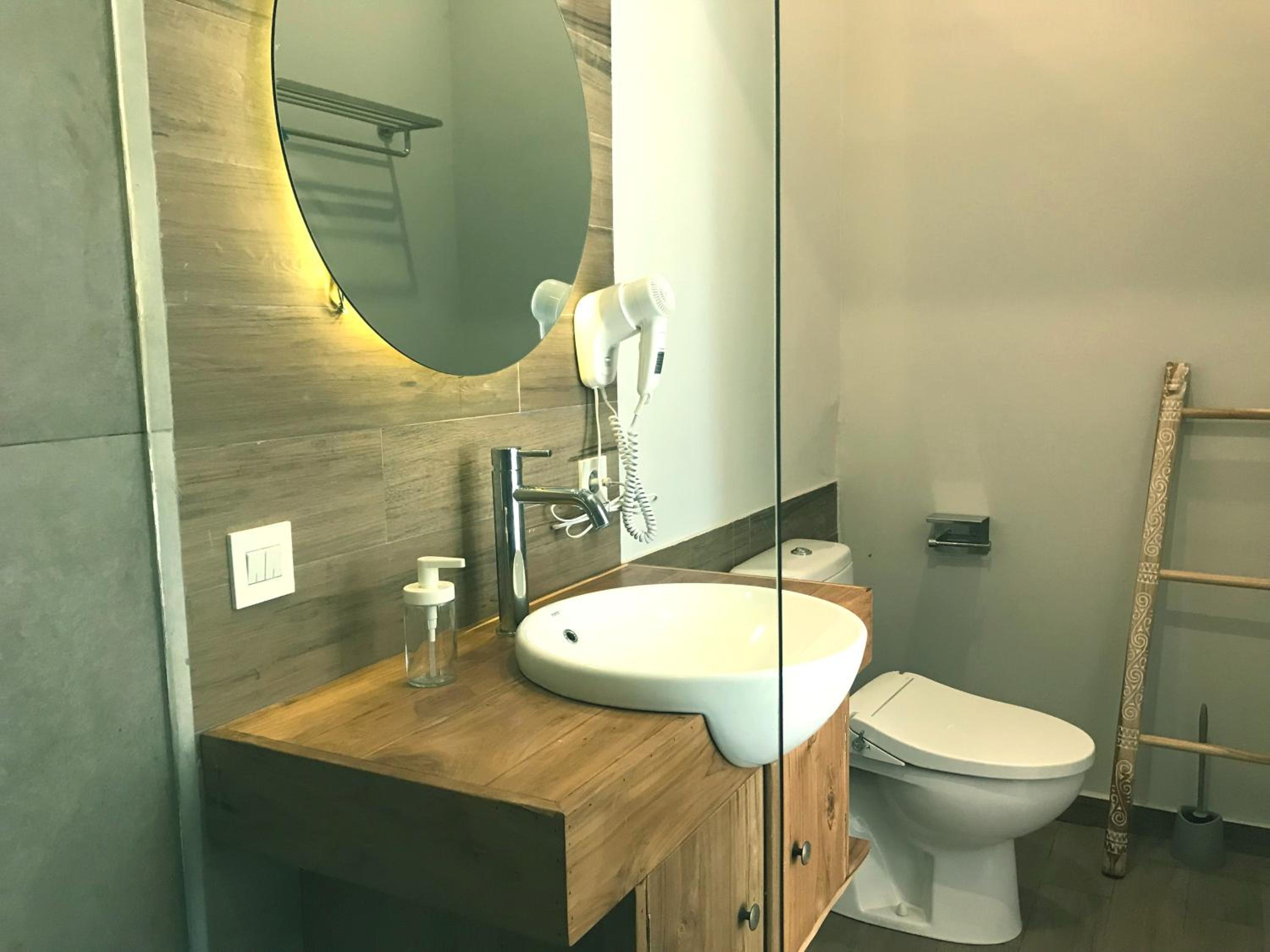 Deluxe Double or Twin Room with Pool Access - Photo 7