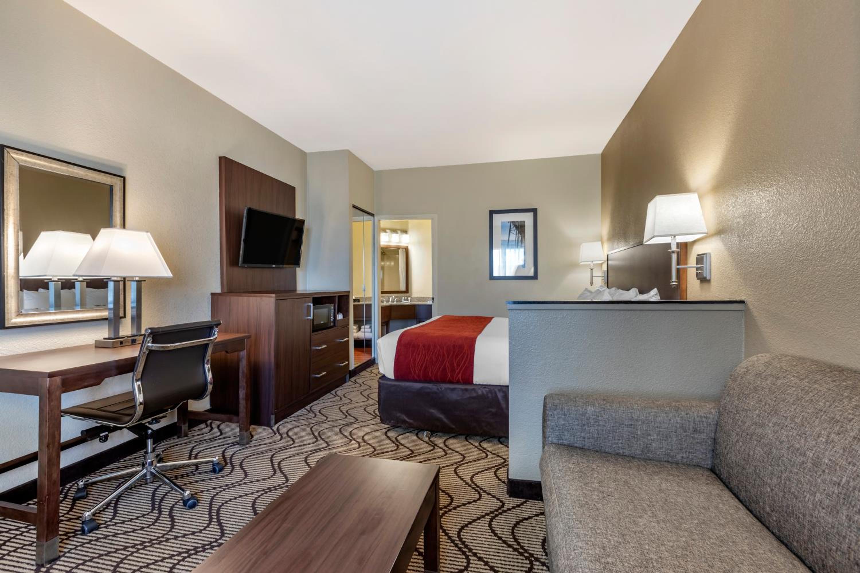 Suite, 1 King Bed with Sofa Bed, Non Smoking - Photo 4