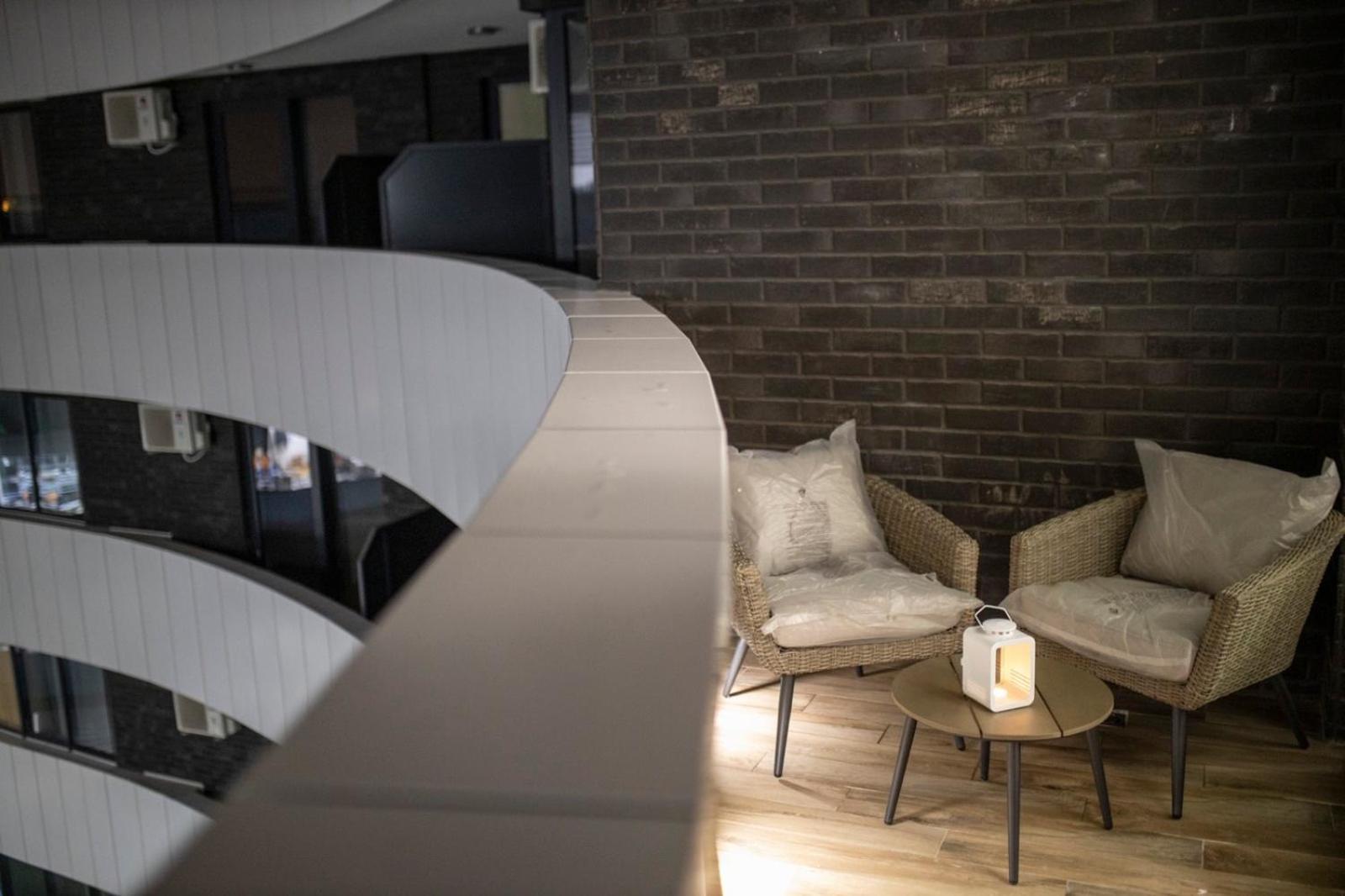 One-Bedroom Apartment - Photo 9