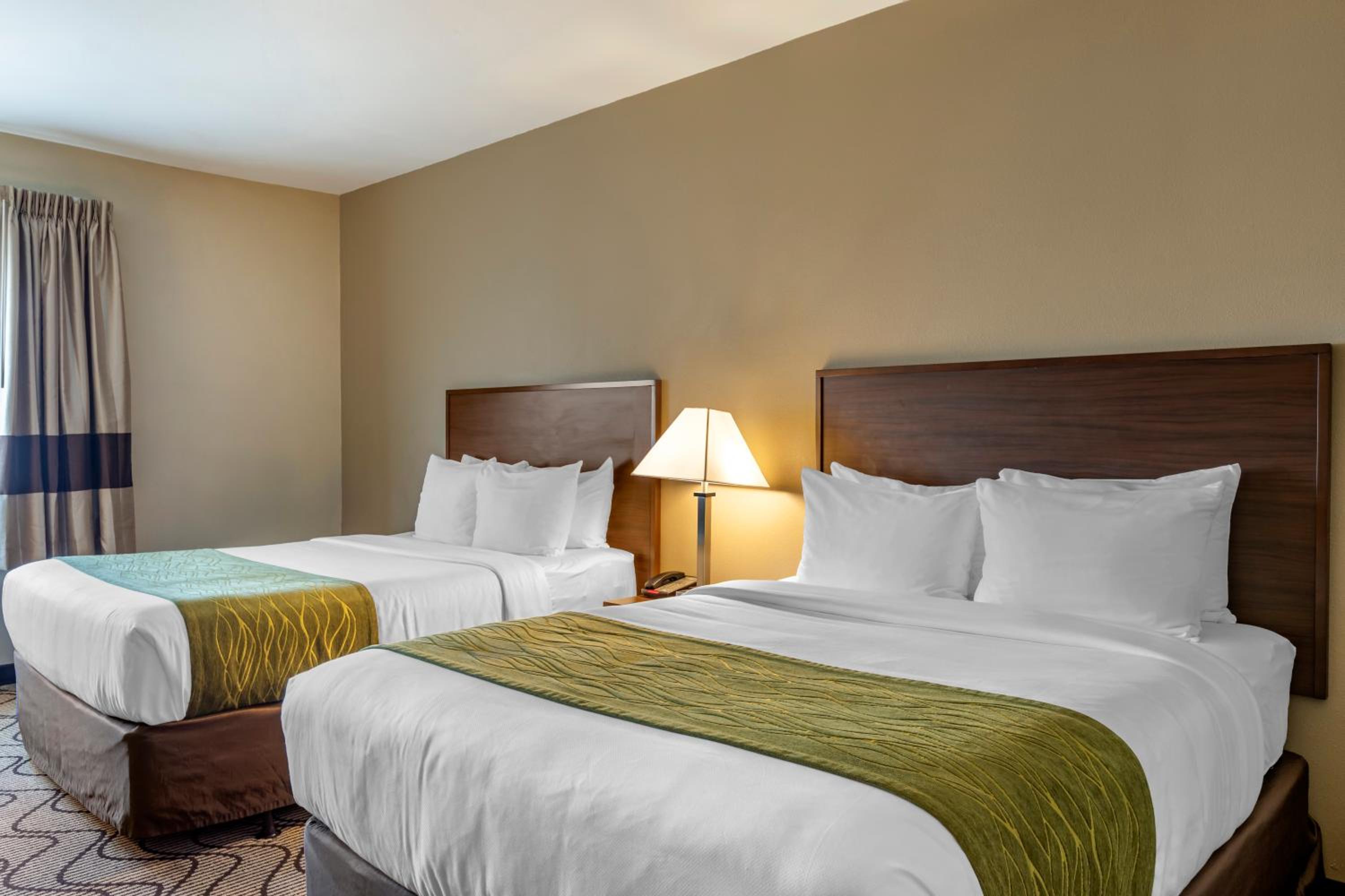 Standard Room, 2 Queen Beds, Accessible Roll-In Shower, Non Smoking - Photo 4