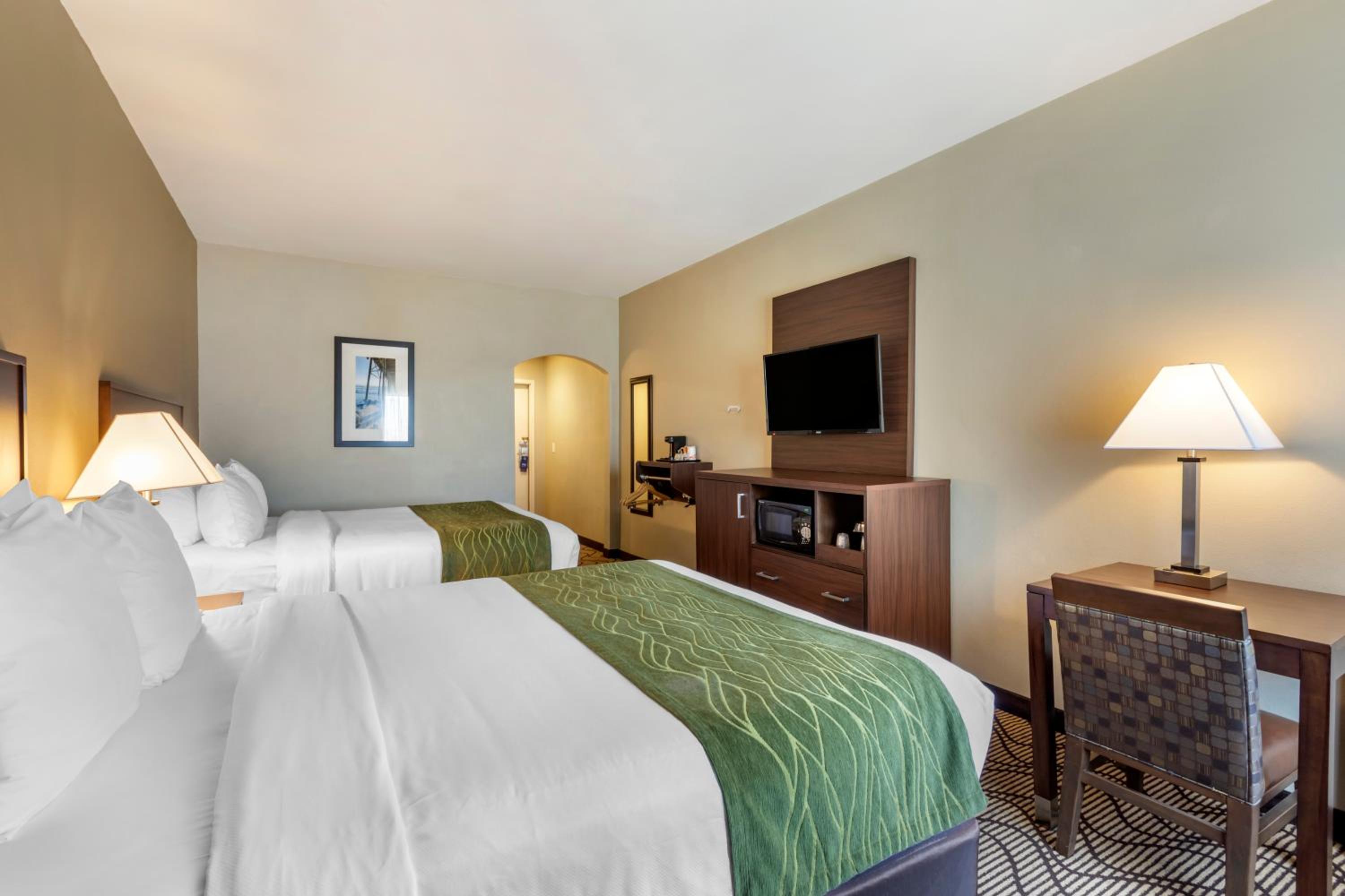Standard Room, 2 Queen Beds, Non Smoking - Photo 4
