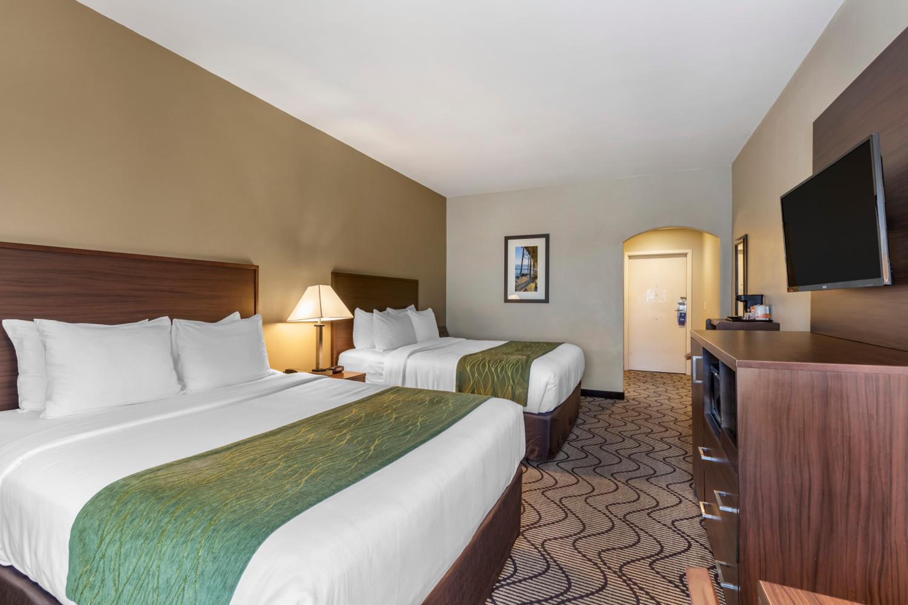 Standard Room, 2 Queen Beds, Accessible Roll-In Shower, Non Smoking - Photo 3