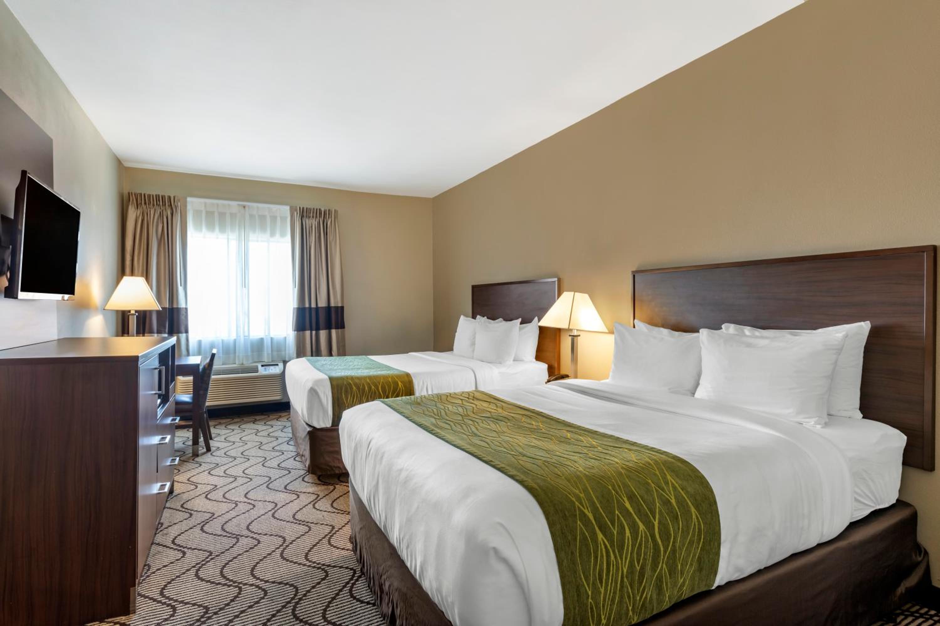 Standard Room, 2 Queen Beds, Accessible Roll-In Shower, Non Smoking - Photo 7