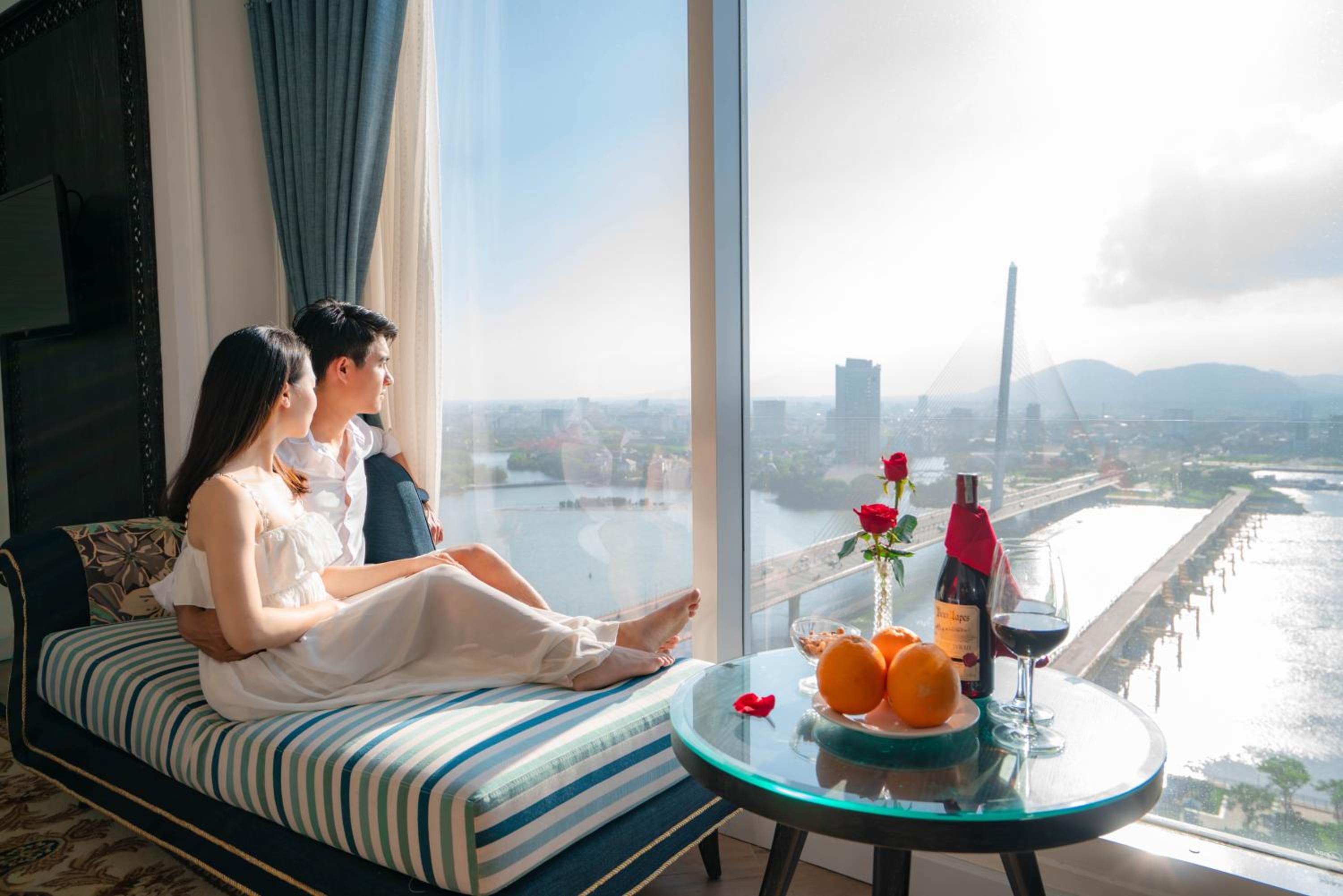 Deluxe King with Large Balcony and River view photo 2