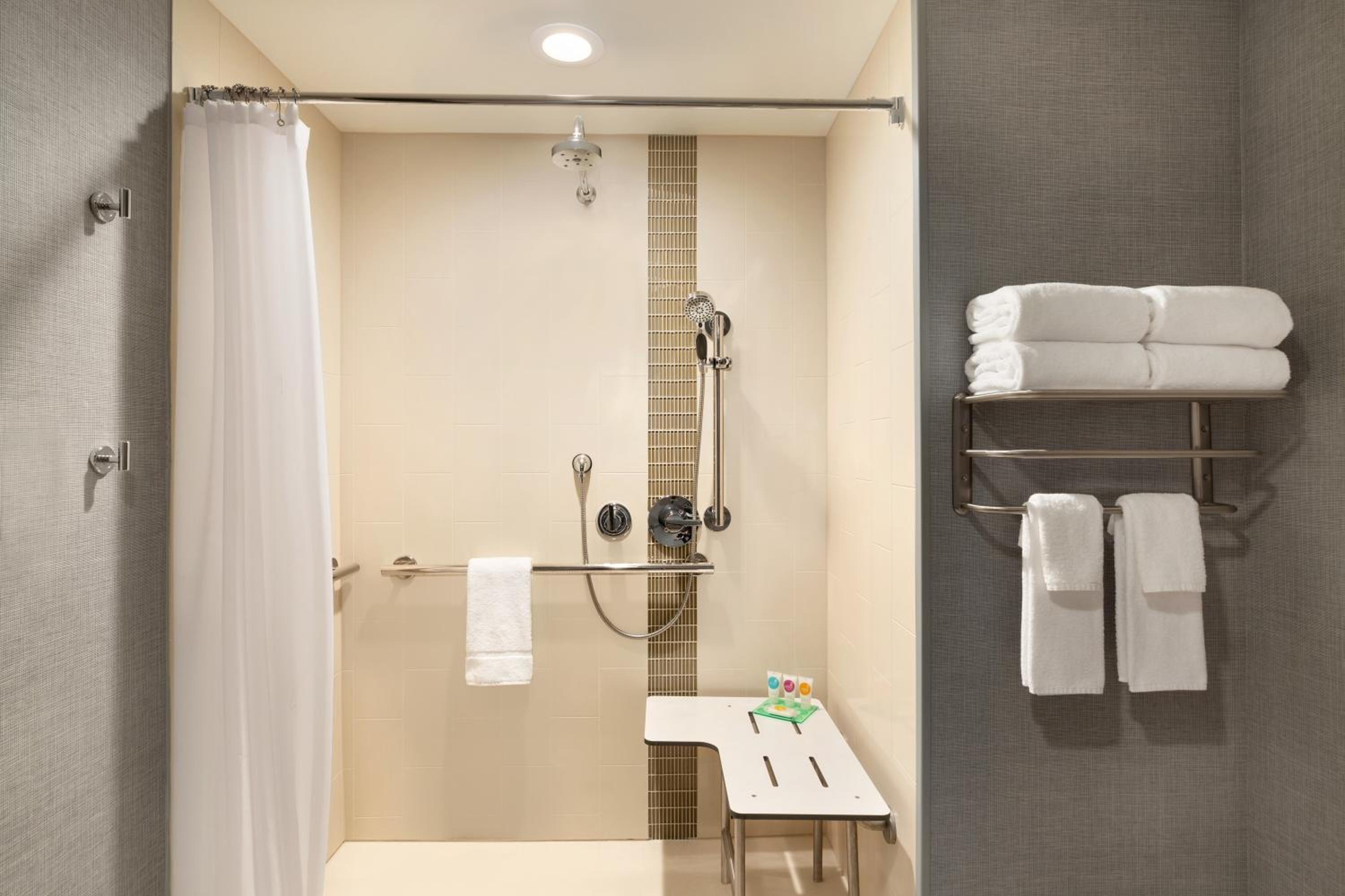 King Suite with Sofa Bed and Roll-In Shower - Disability Access - Photo 2