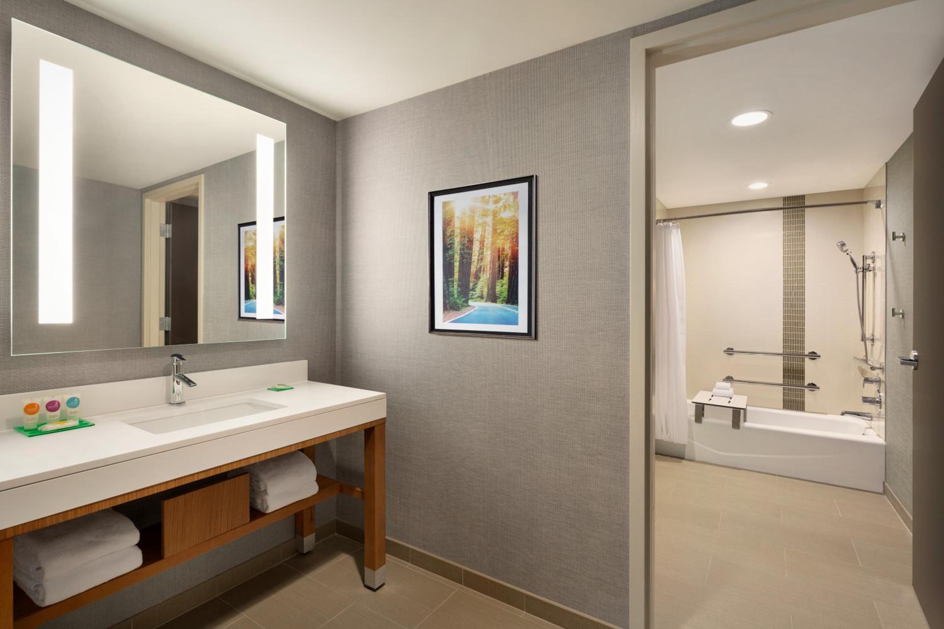 Queen Room with Two Queen Beds and Accessible Tub - Photo 2