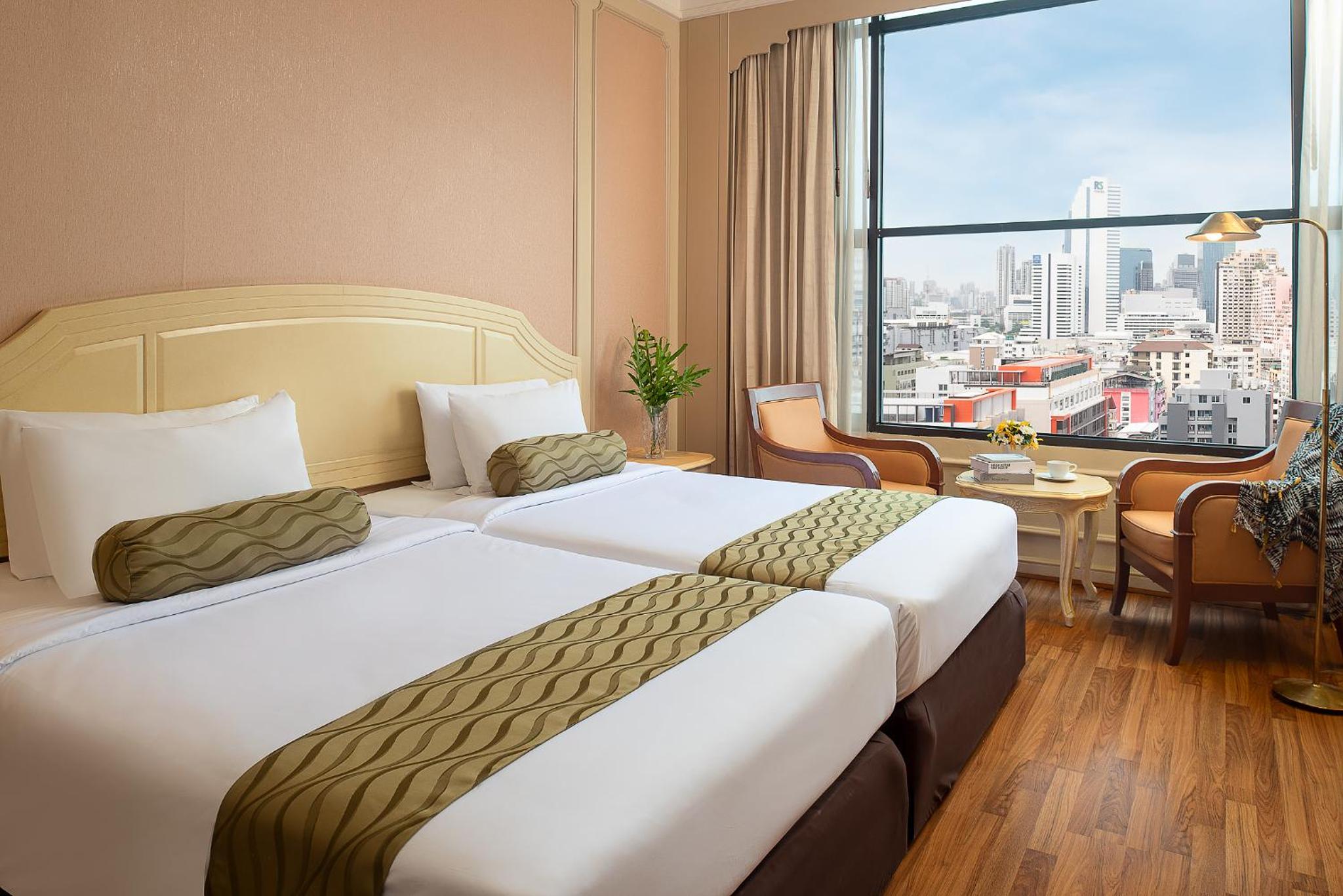 Superior Room at Emerald Hotel Bangkok