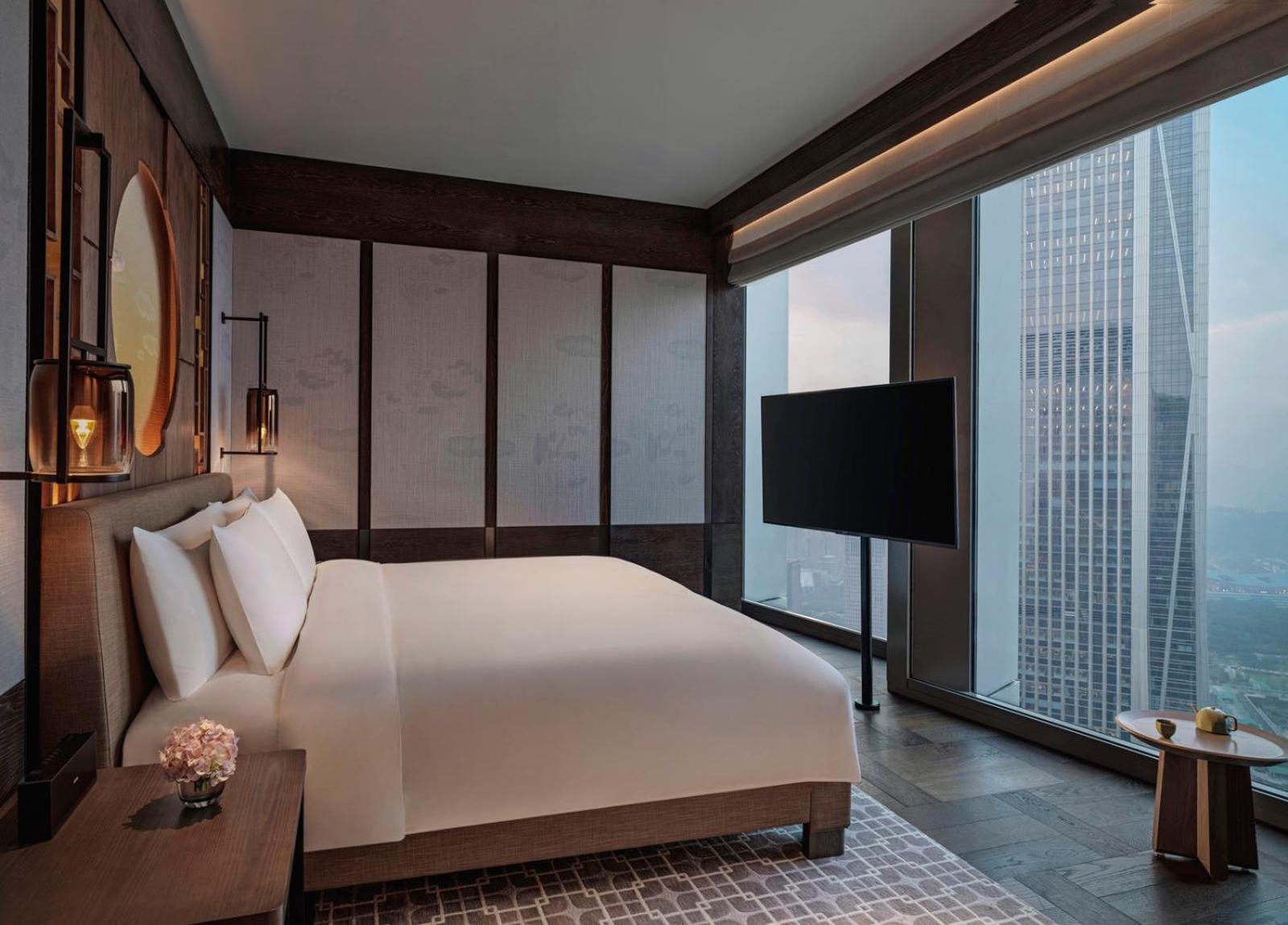 Suite with Skyline View - Photo 4