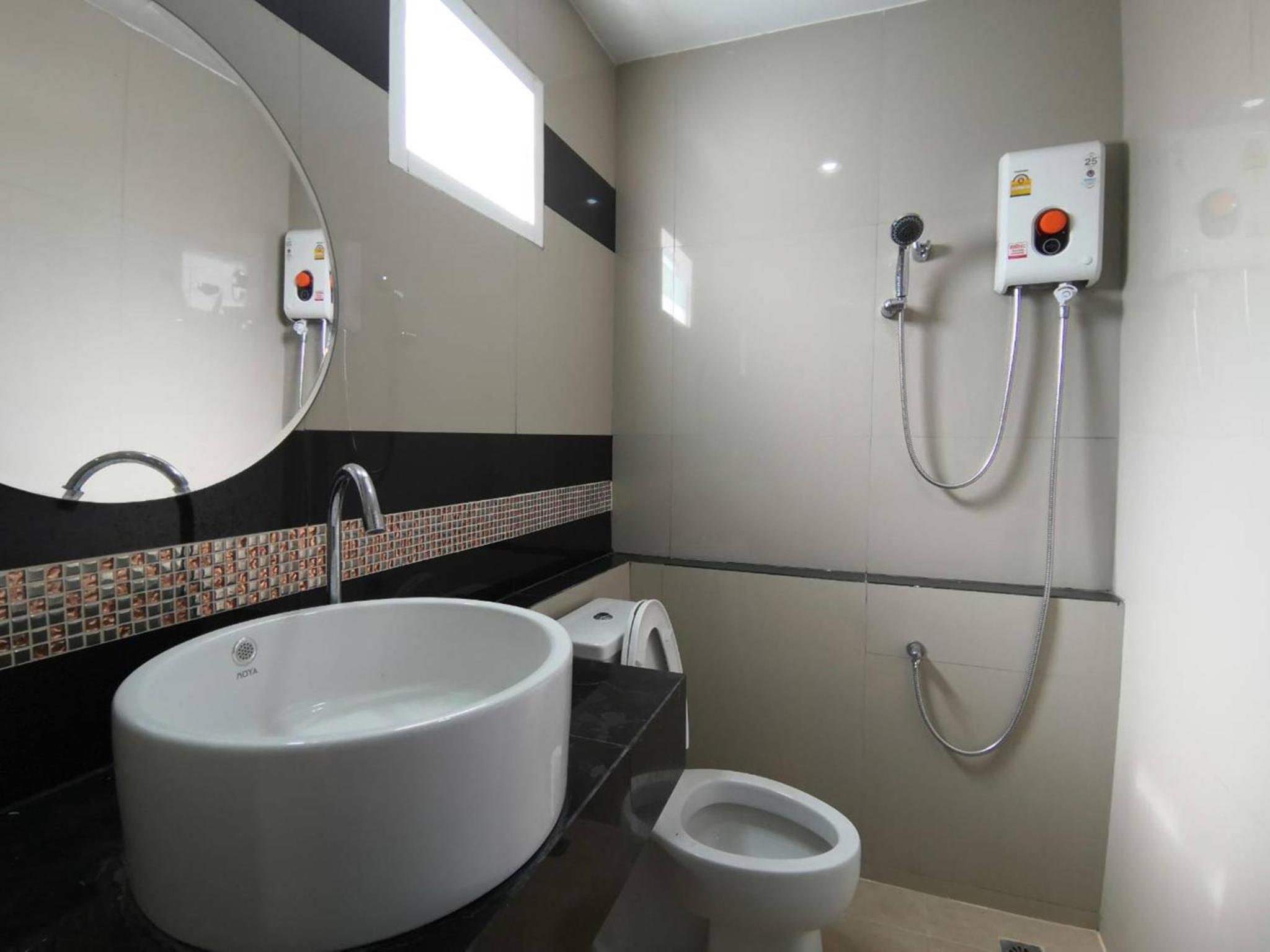 Deluxe Double Room with Balcony - Photo 5