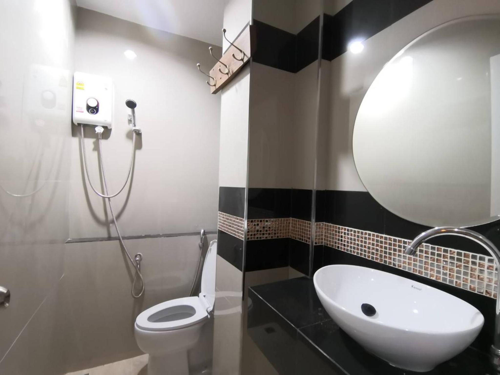 Deluxe Double Room with Balcony - Photo 4