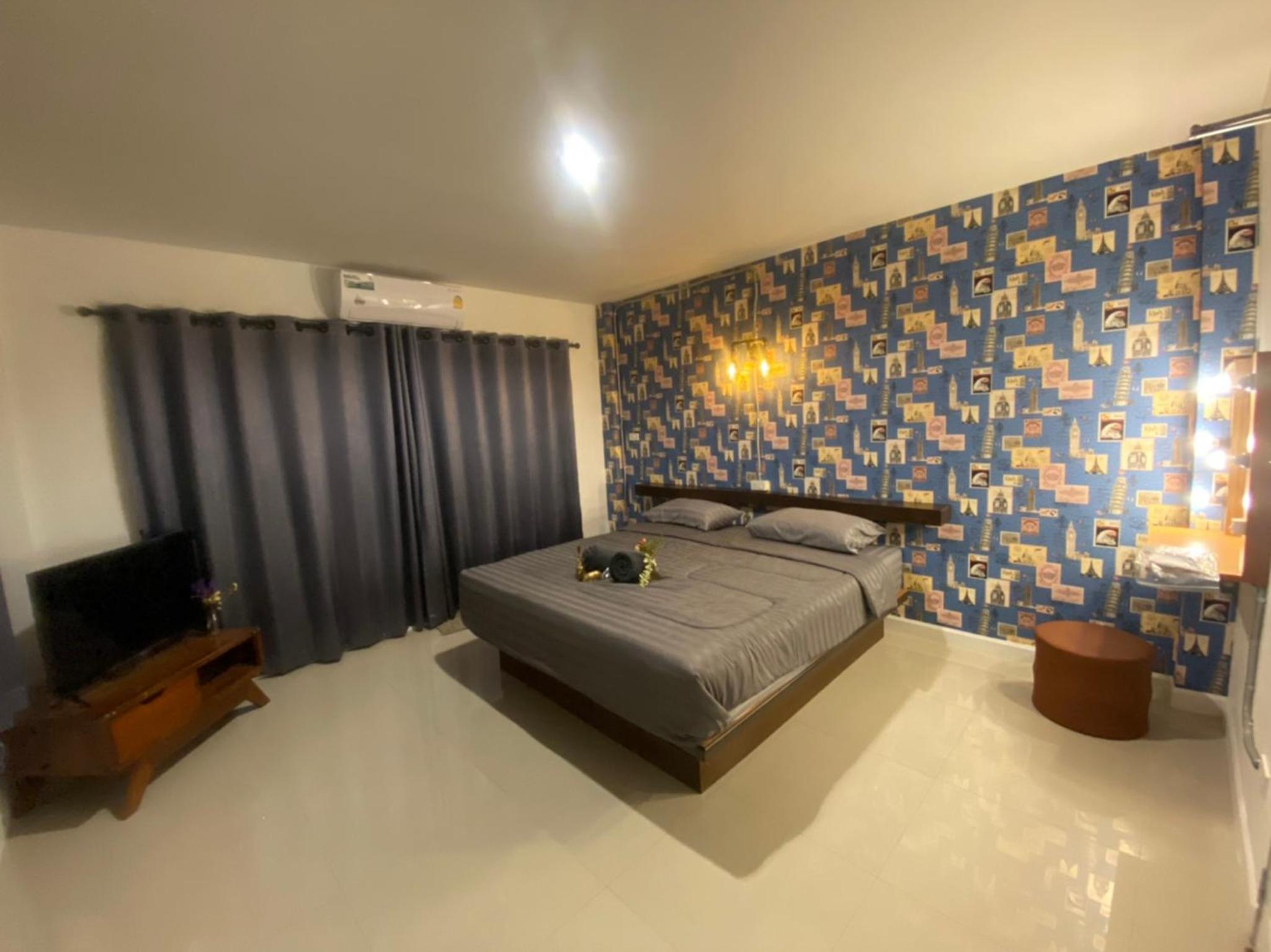 Deluxe Double Room with Balcony - Photo 3