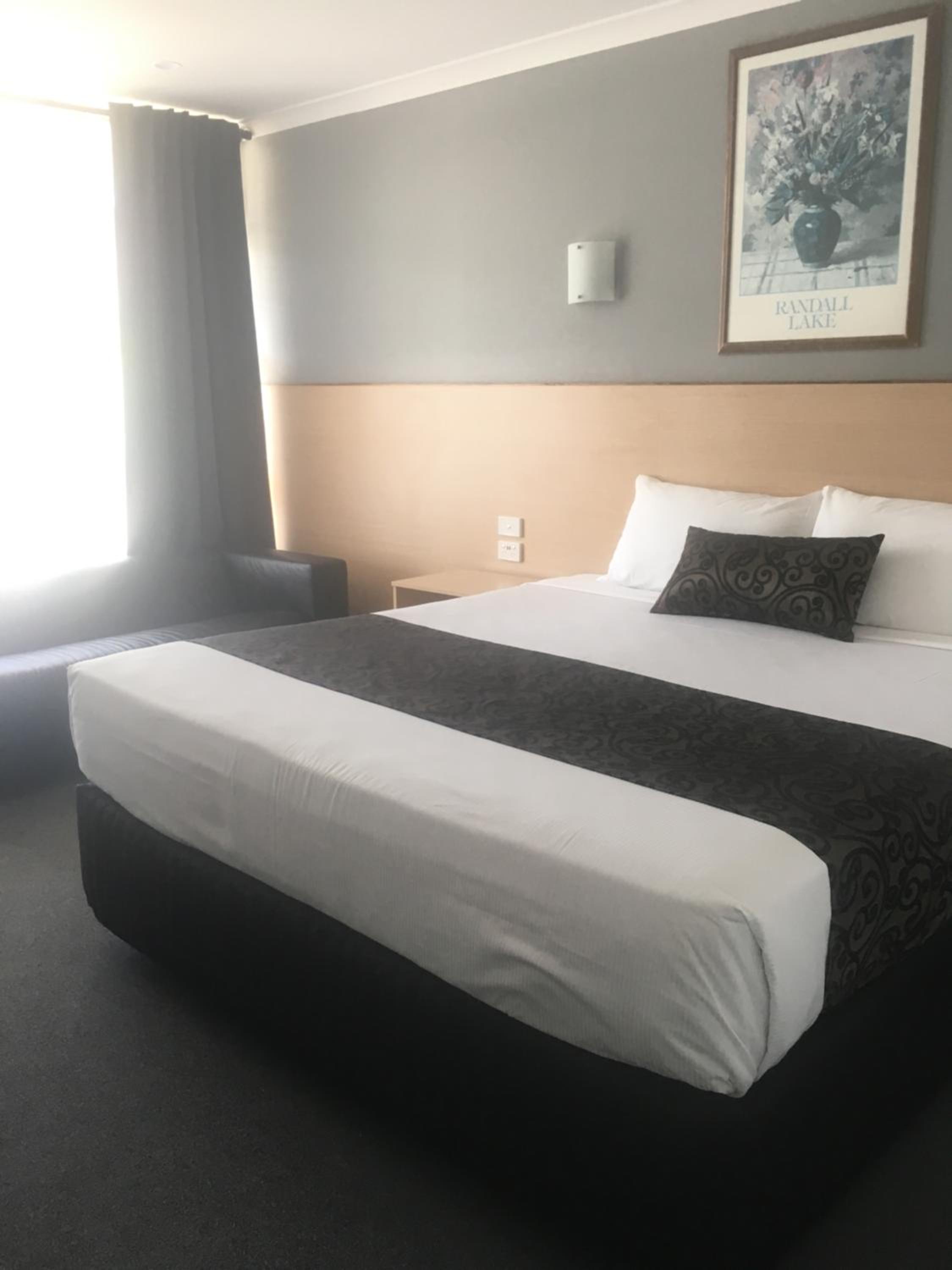 Superior King Room - Photo 9